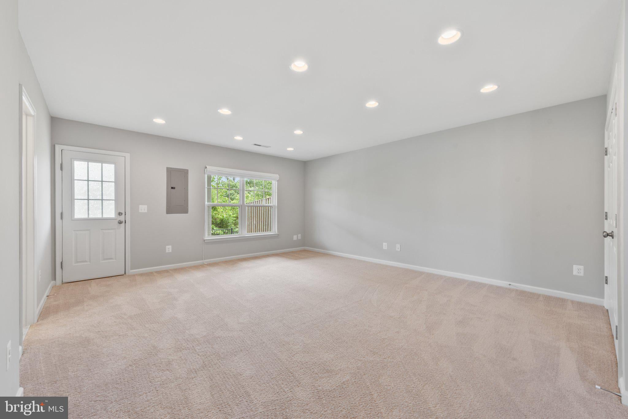 106 SPLENDOR GARDEN WAY