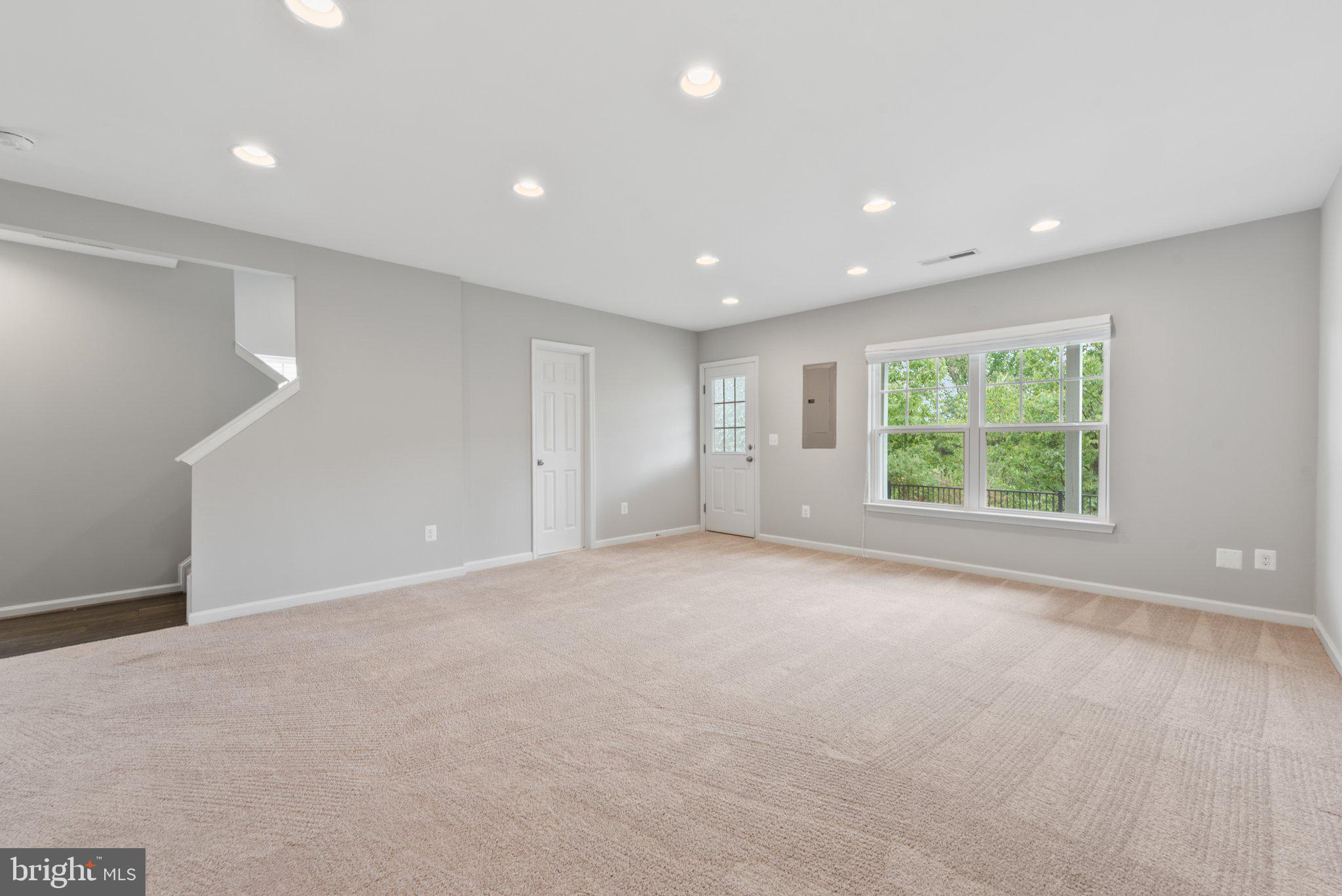 106 SPLENDOR GARDEN WAY