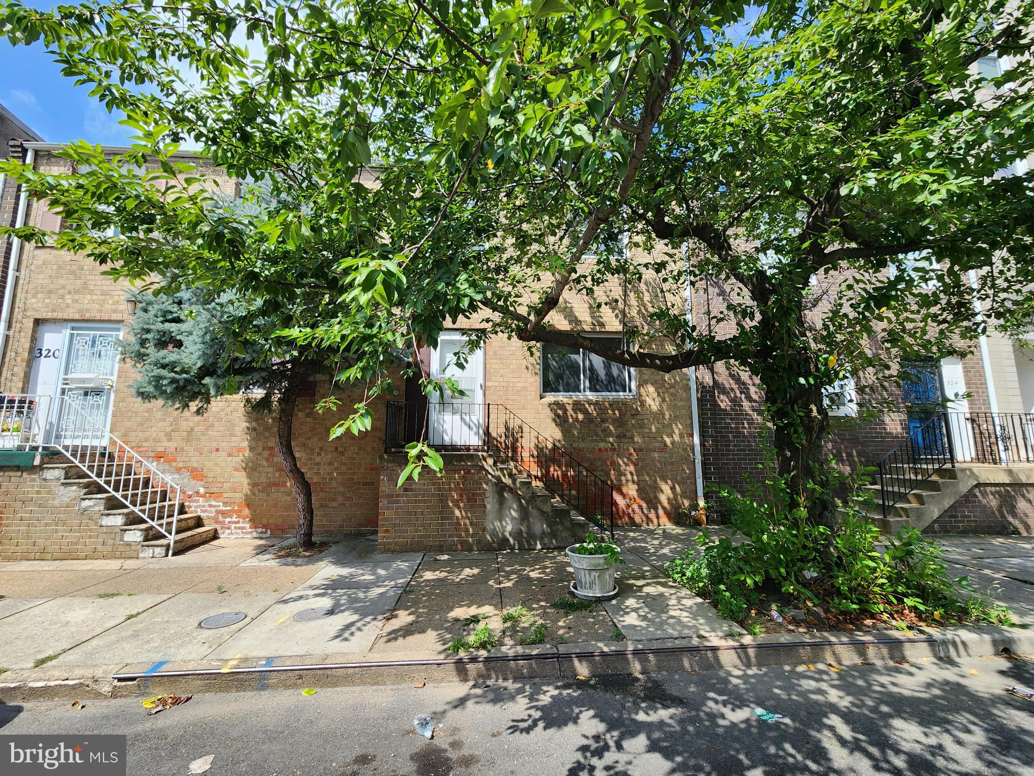 ONLINE AUCTION: Bidding begins 09/04/2025 @ 10:00 AM. Bidding ends 09/08/2025 @ 11:40 AM. List Price is Suggested Opening Bid. Deposit: $7,500.
This property is located in the Franklin Square neighborhood of Baltimore, with easy access to major routes including US-40 and Martin Luther King Jr. boulevard for convenient connections throughout the city. Within about a mile, residents can access Carroll Park and its public golf course, Mount Clare Junction Shopping Center, and attractions such as the historic Mount Clare Museum House. Nearby educational institutions include the University of Maryland - Baltimore and other city campuses within close reach. This property is vacant.