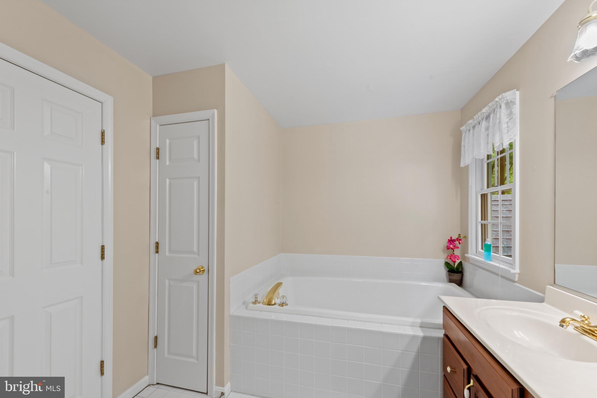 NORRIS RUN WOODS - Residential