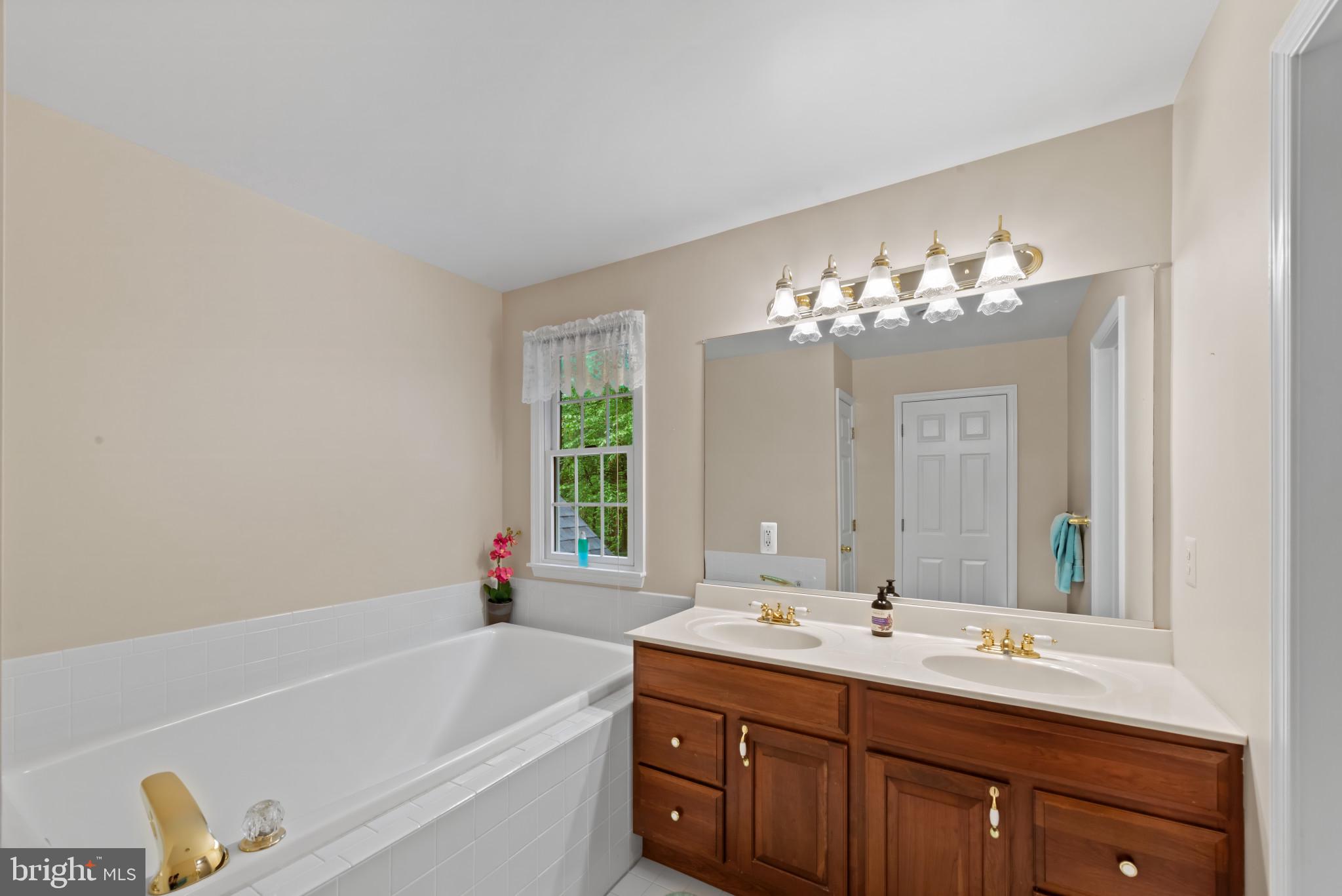 NORRIS RUN WOODS - Residential