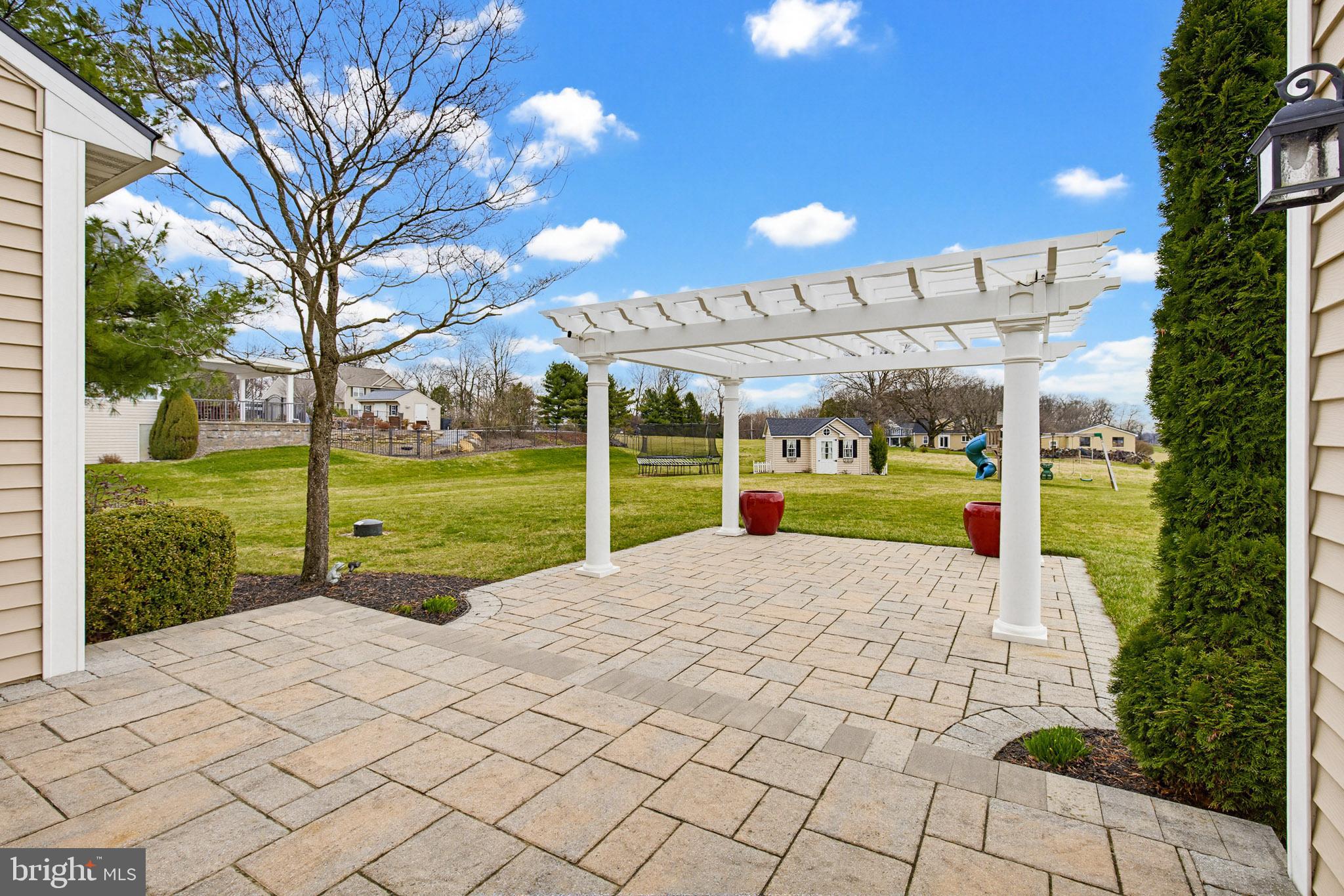 GOLDEN OAKS - Residential