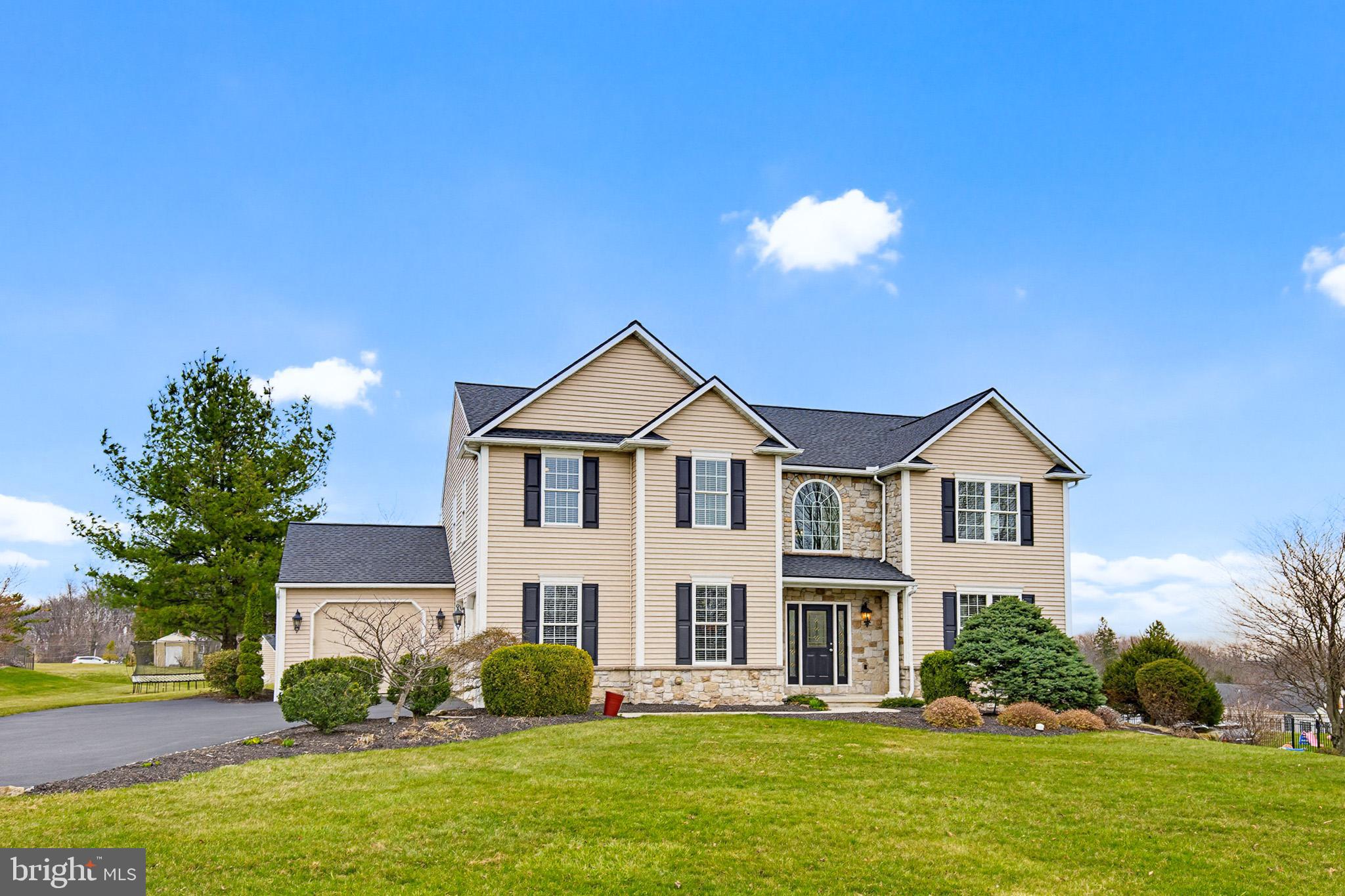 GOLDEN OAKS - Residential