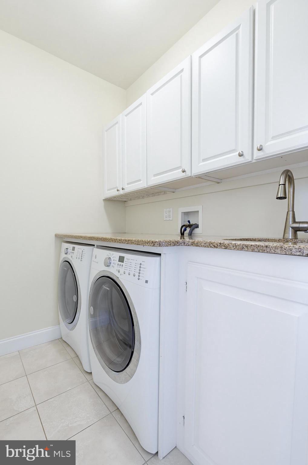 GOLDEN OAKS - Residential