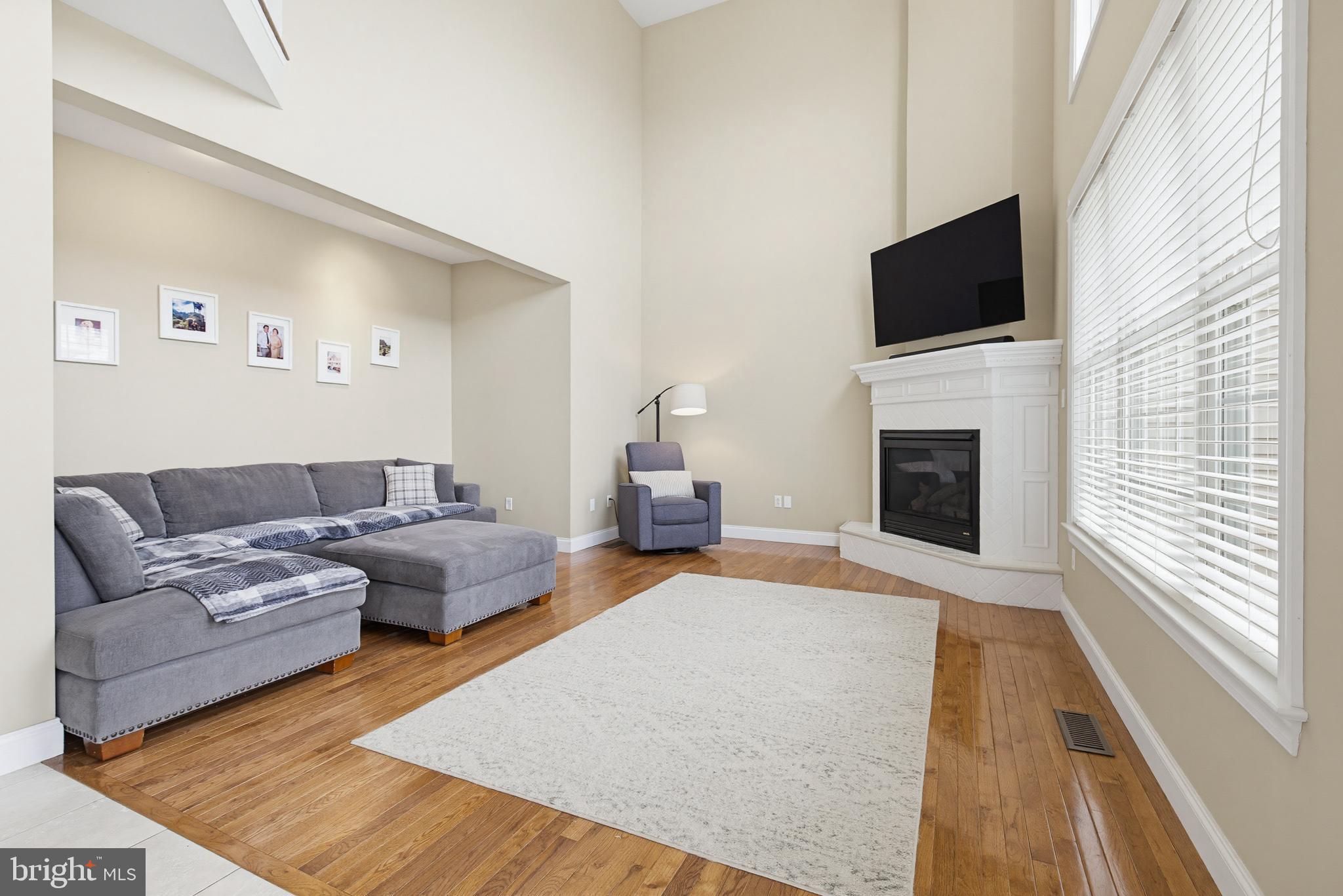 GOLDEN OAKS - Residential