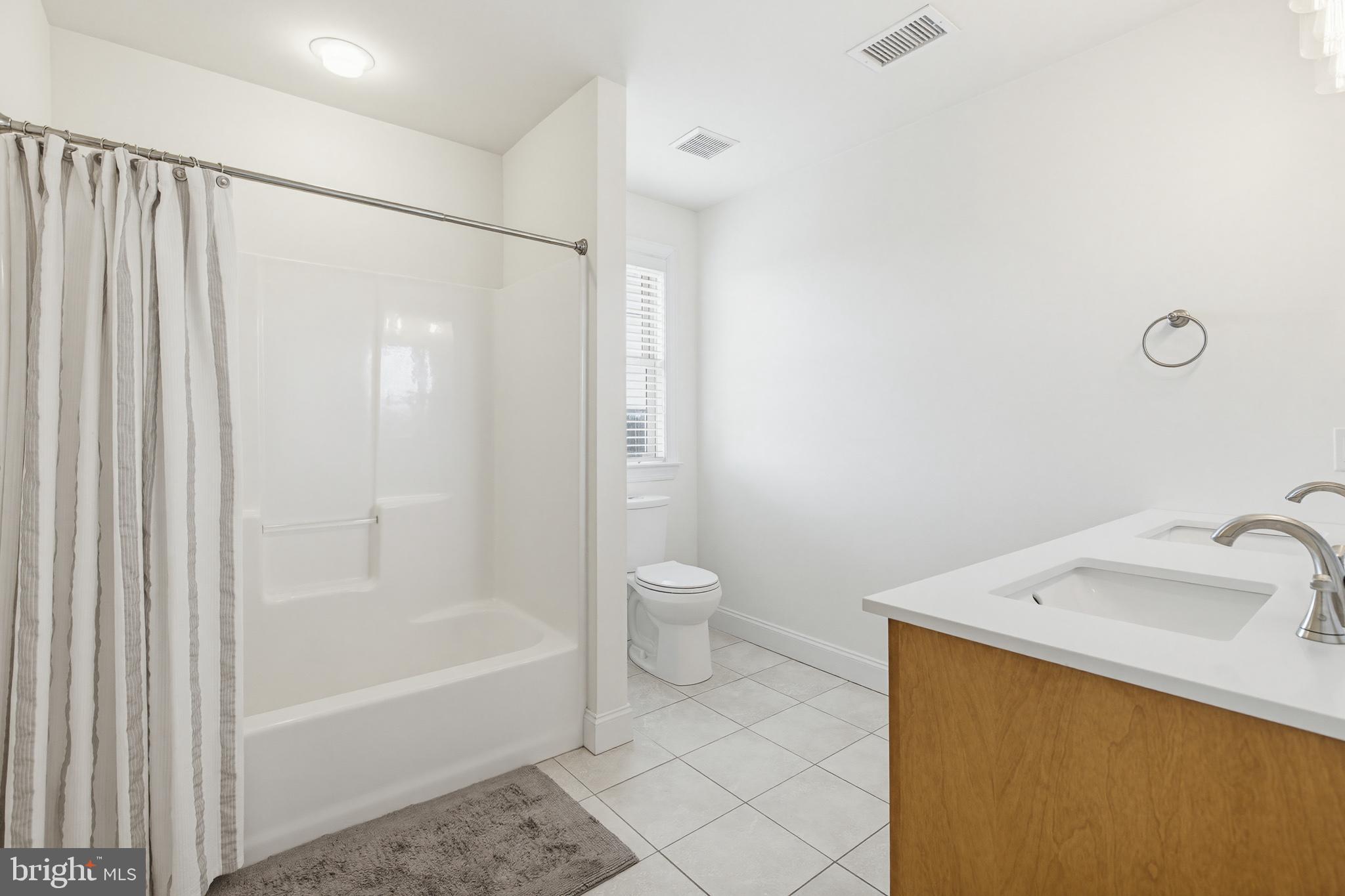 GOLDEN OAKS - Residential