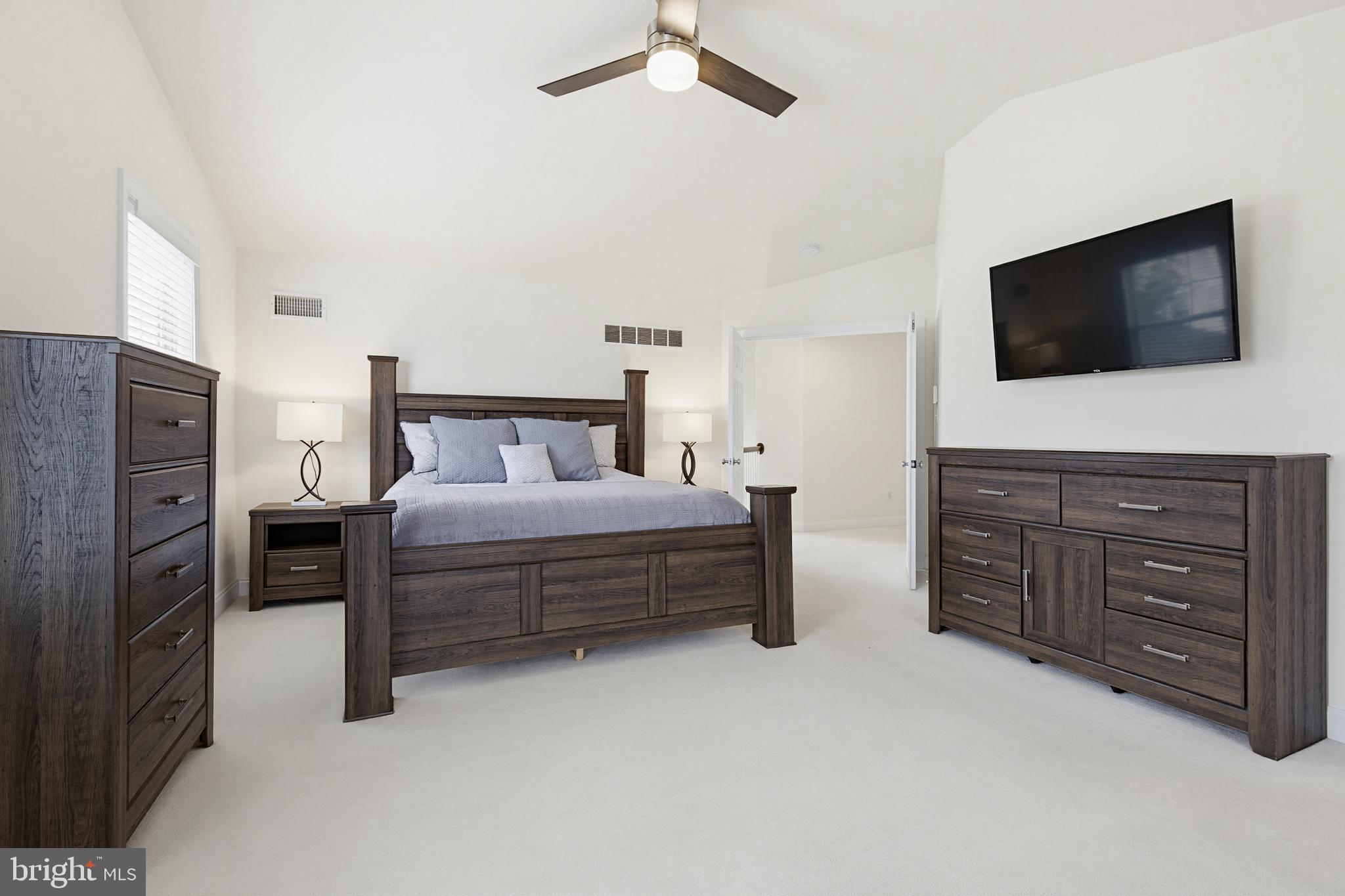 GOLDEN OAKS - Residential