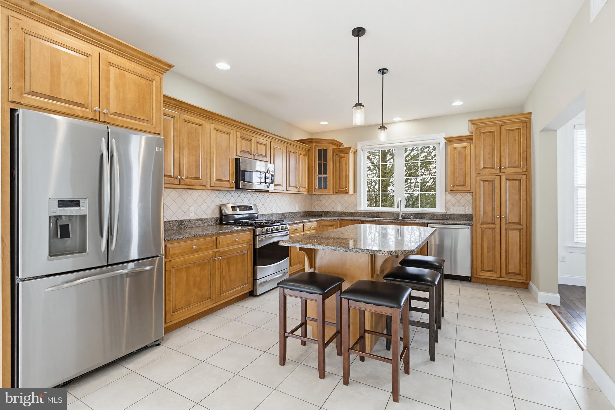 GOLDEN OAKS - Residential