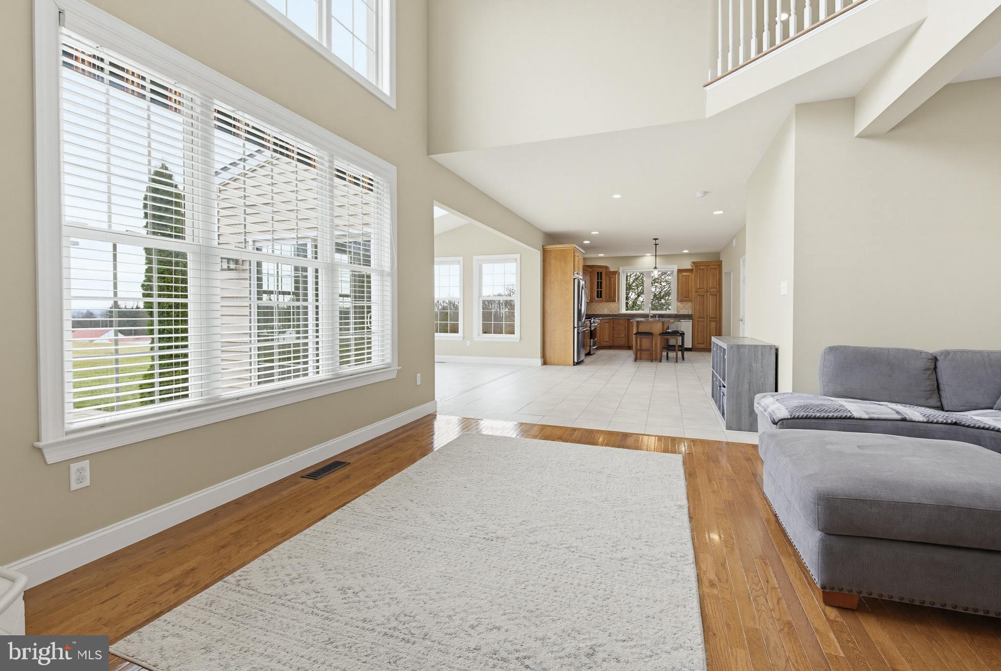 GOLDEN OAKS - Residential