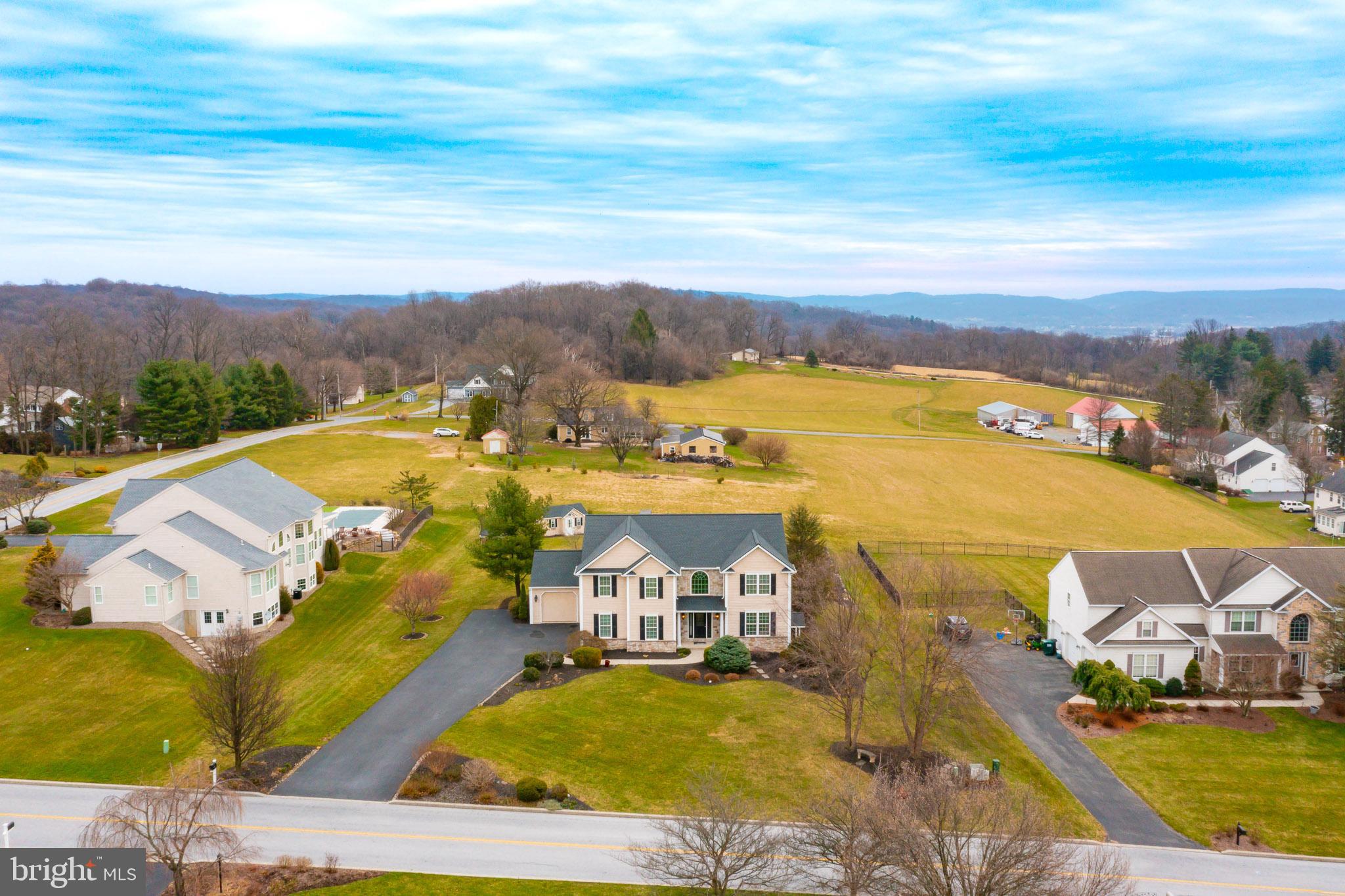 GOLDEN OAKS - Residential