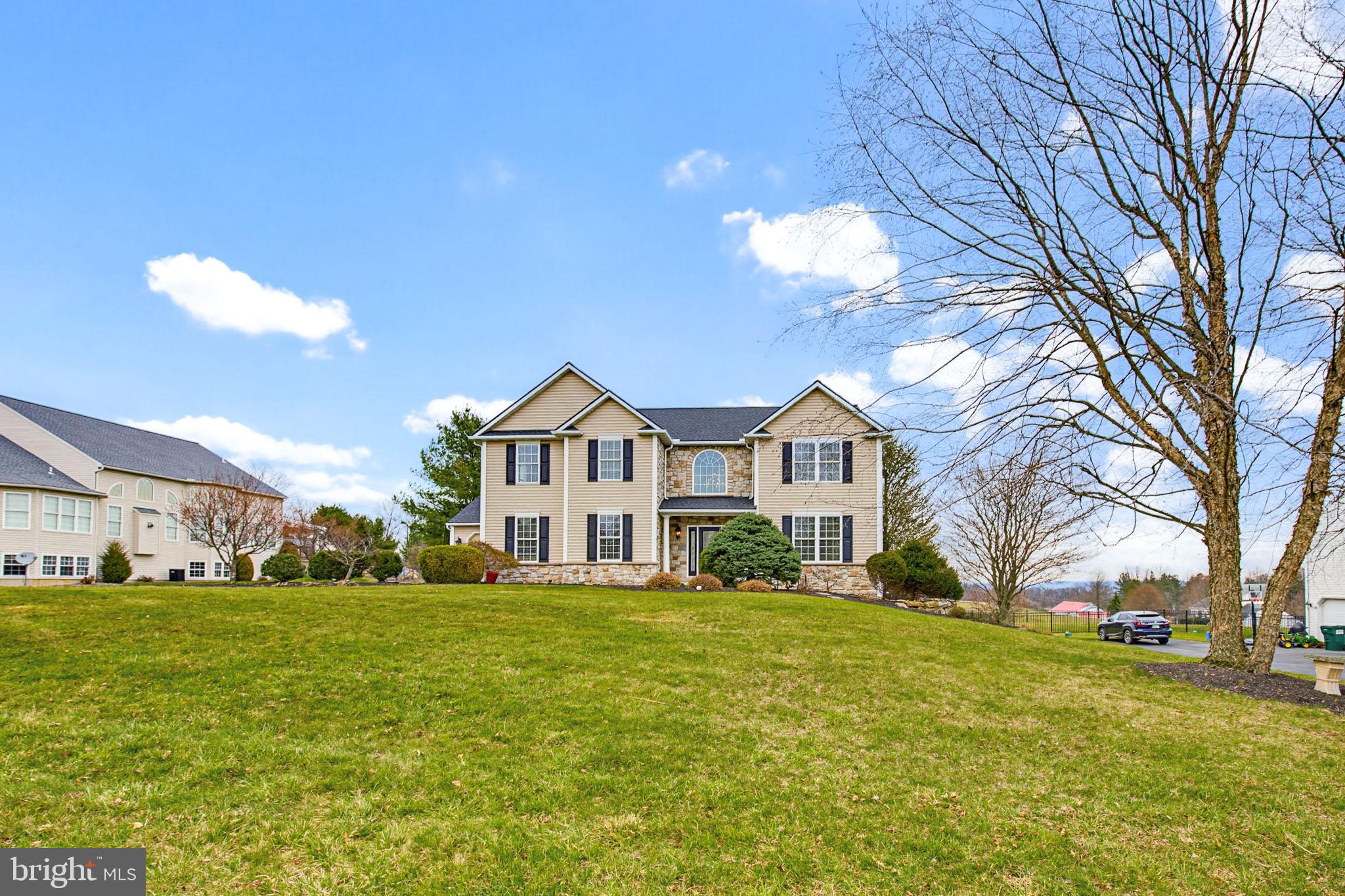 GOLDEN OAKS - Residential