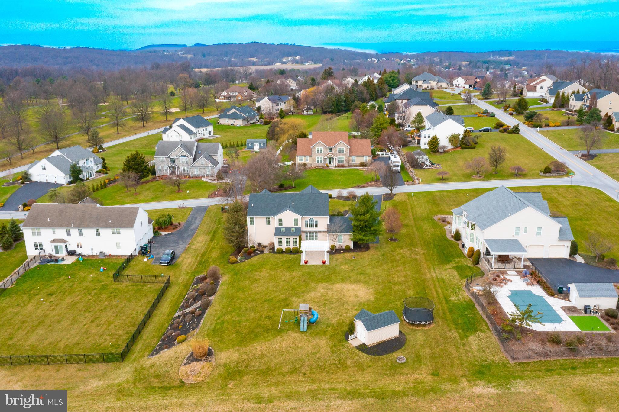 GOLDEN OAKS - Residential