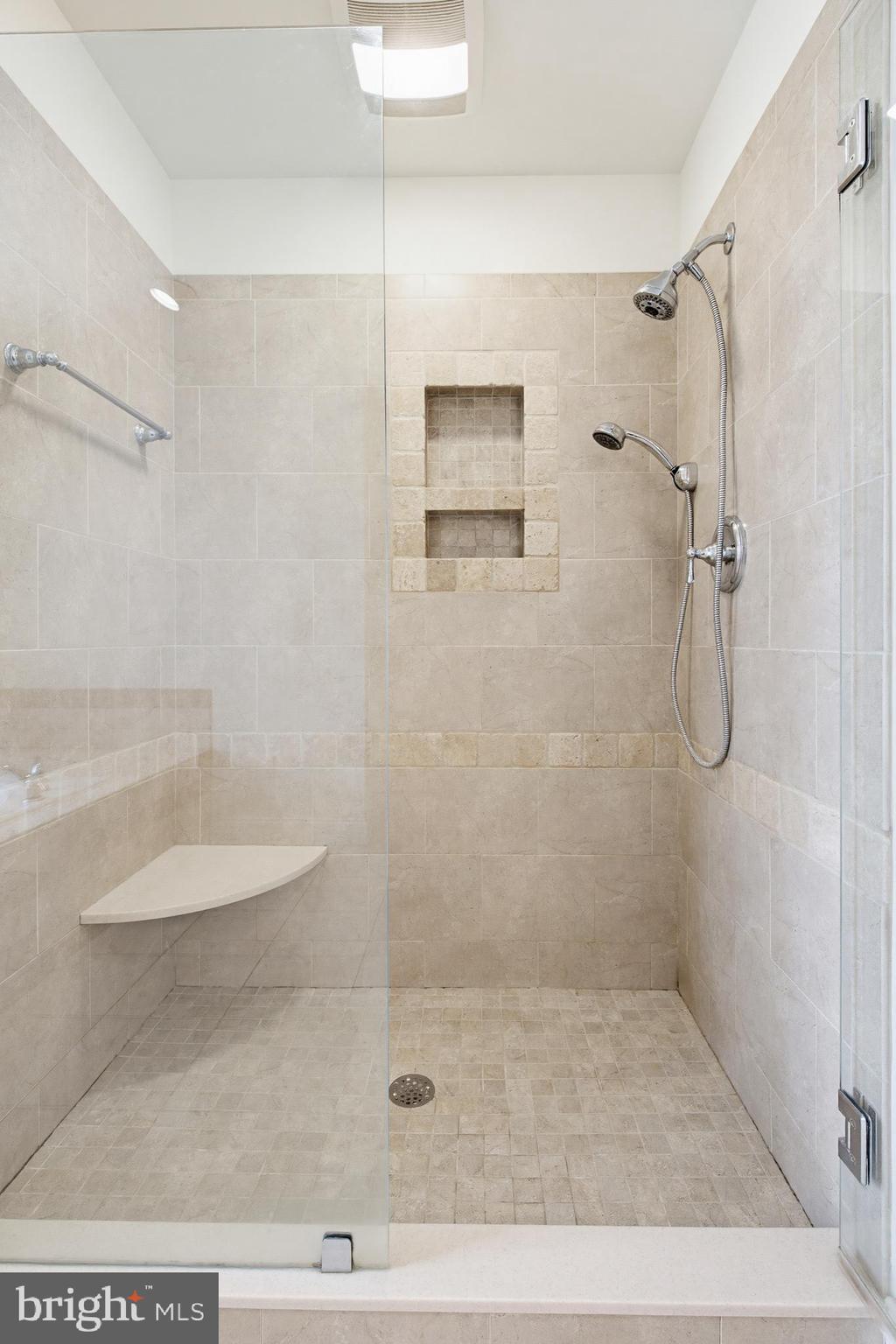 GOLDEN OAKS - Residential