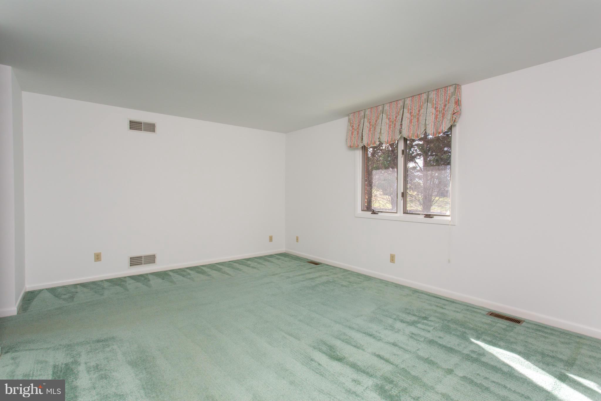 WALNUT MANOR - Residential