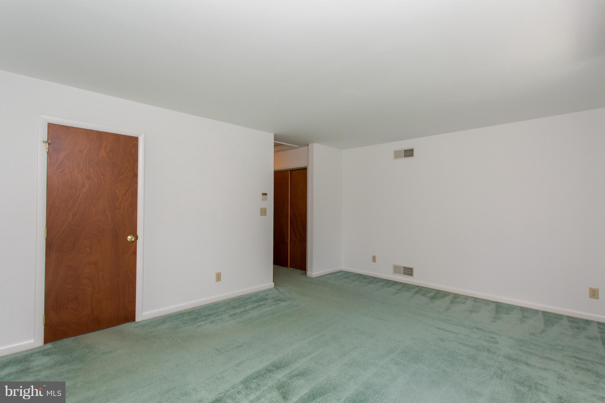 WALNUT MANOR - Residential