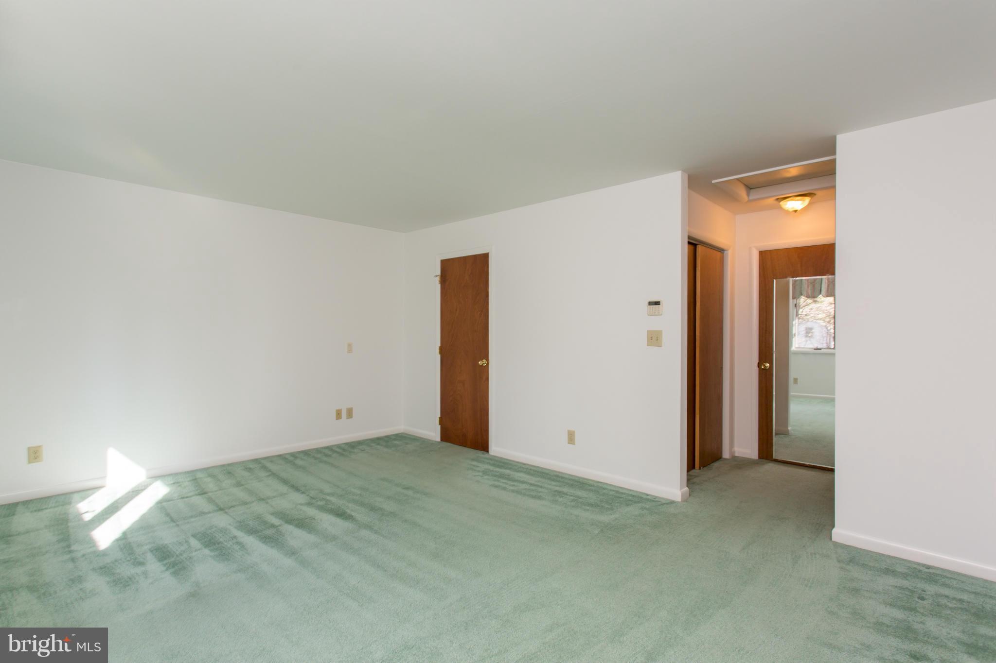 WALNUT MANOR - Residential