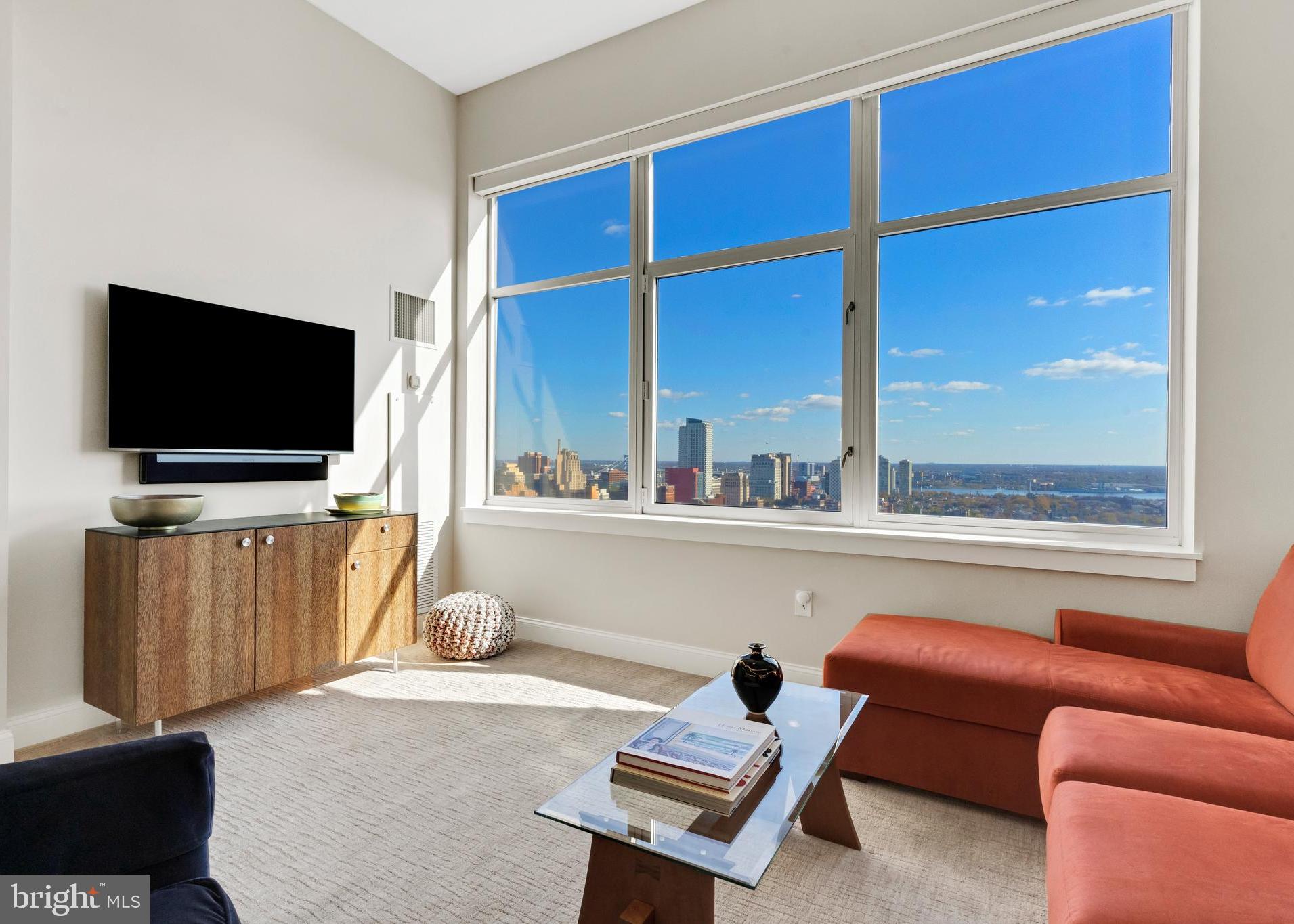 AVENUE OF THE ARTS - Residential