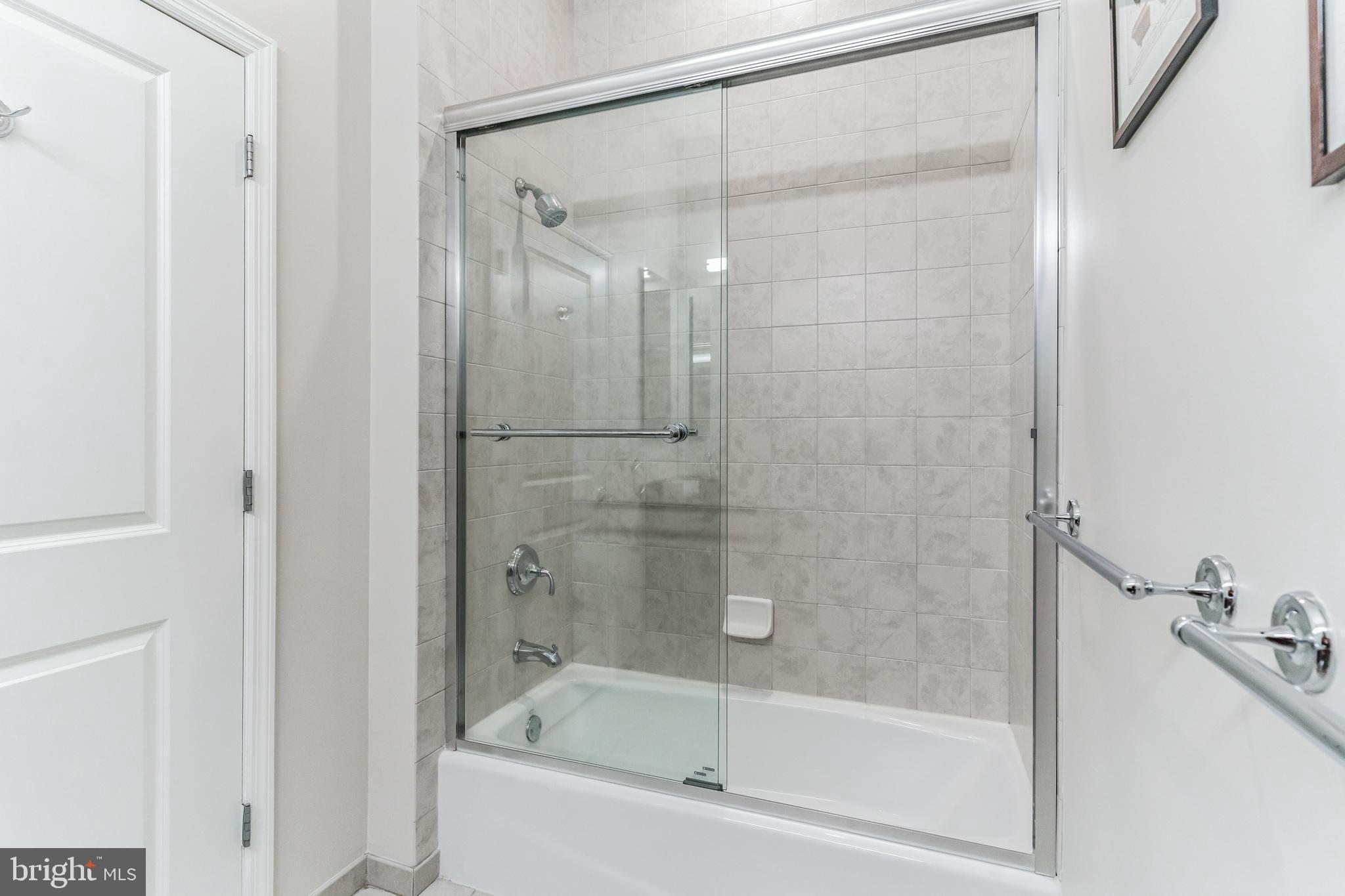 AVENUE OF THE ARTS - Residential