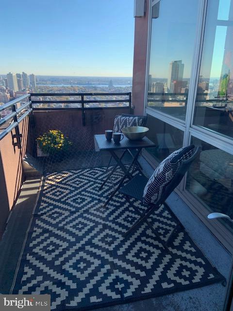 AVENUE OF THE ARTS - Residential