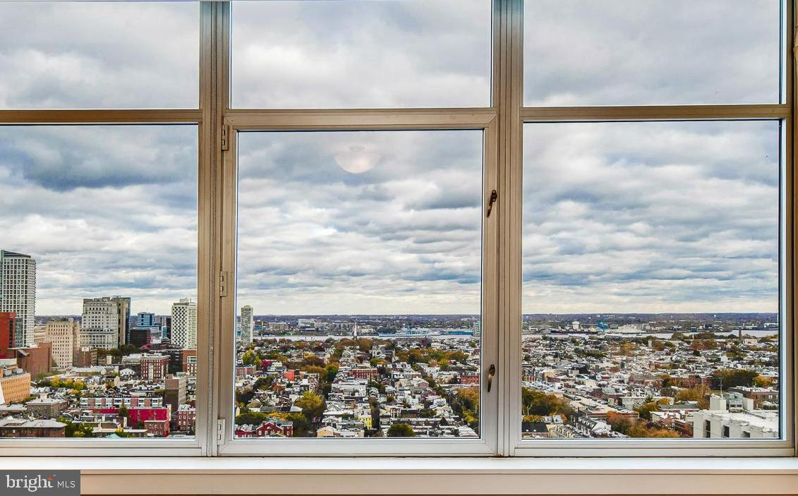 AVENUE OF THE ARTS - Residential