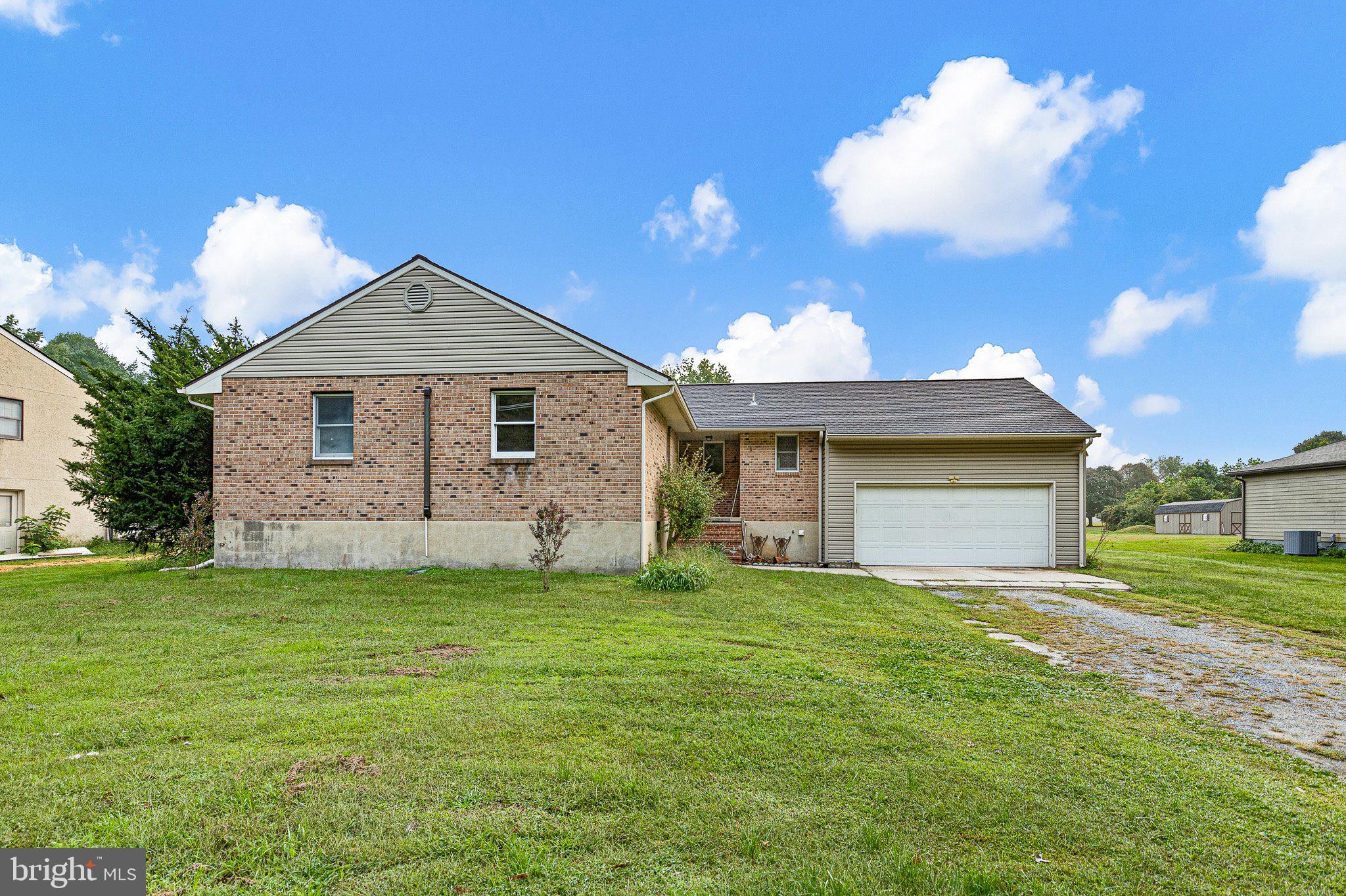961 WOODS ROAD