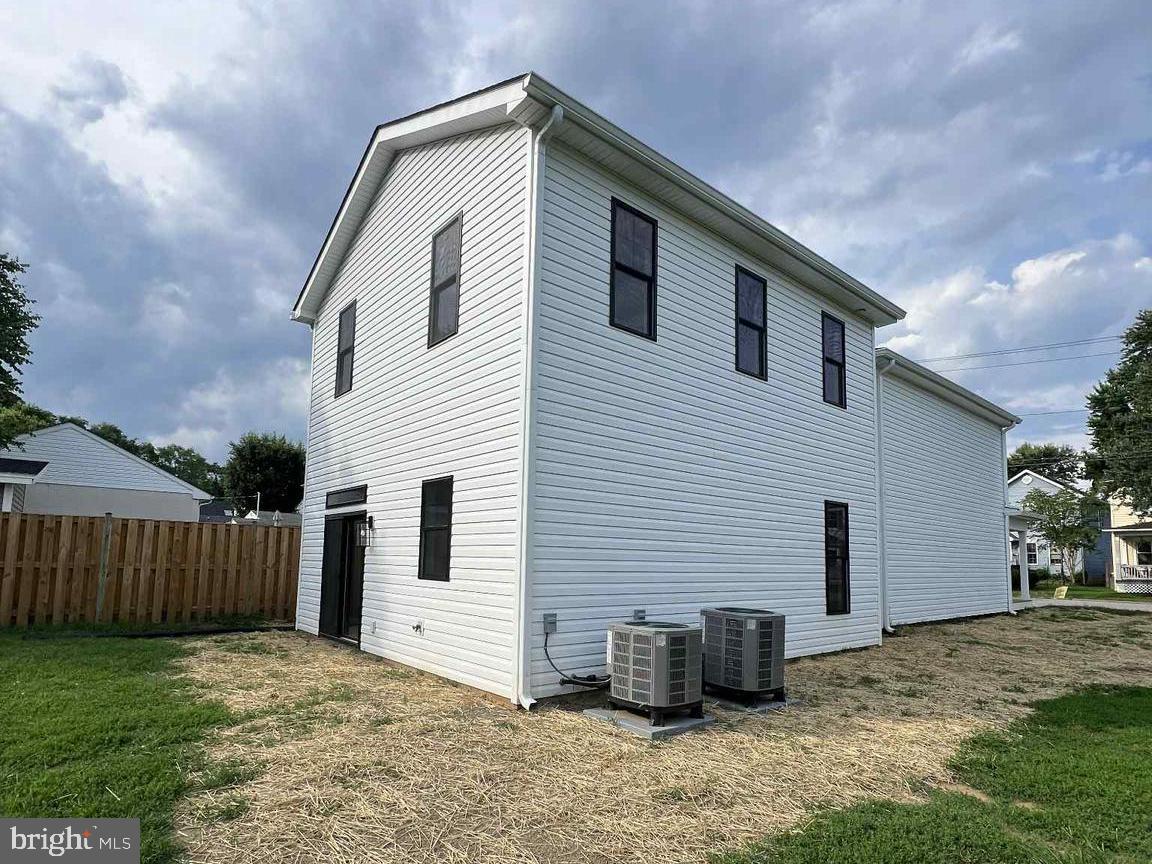 1606 CHARLES STREET