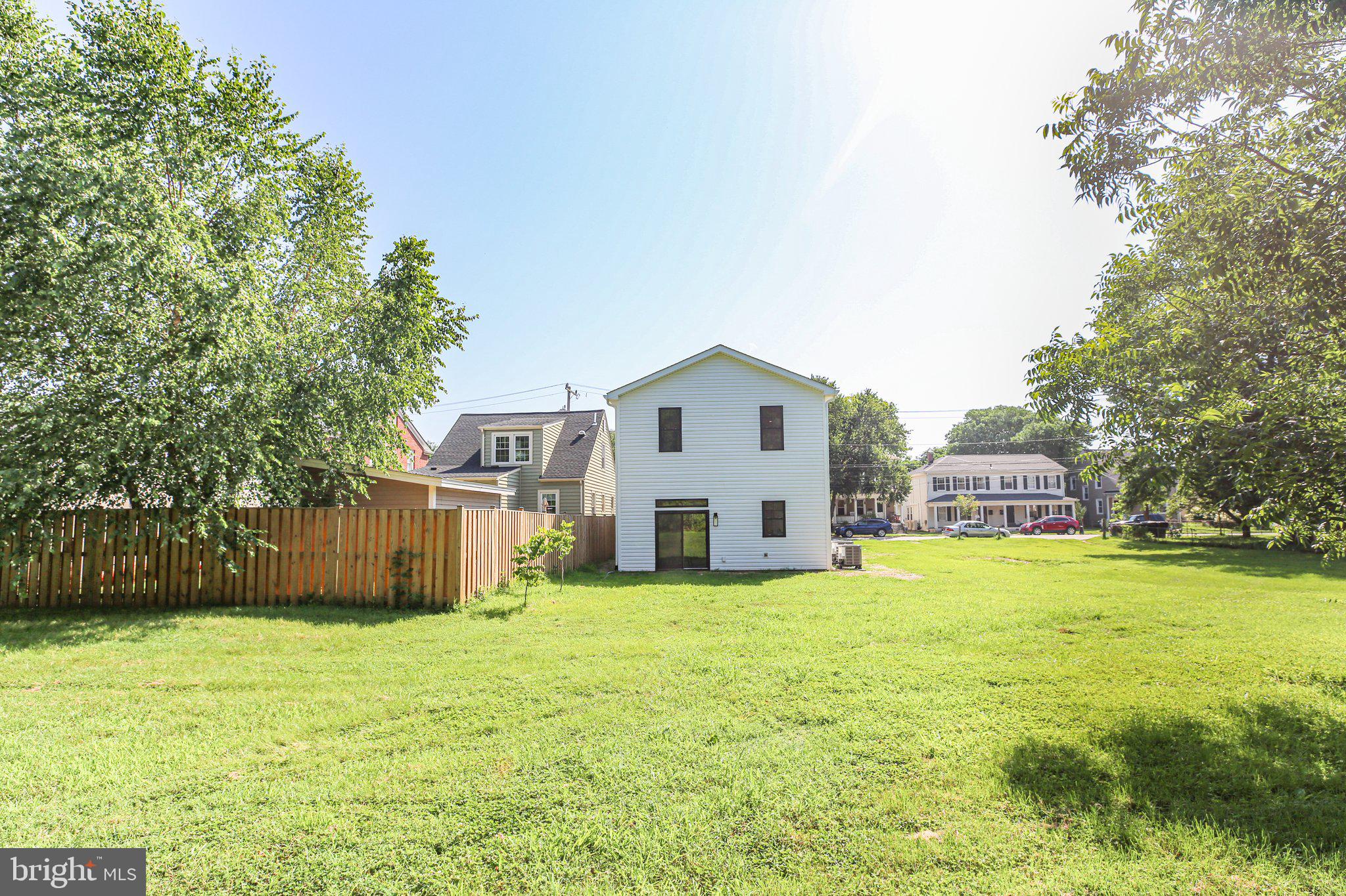 1606 CHARLES STREET