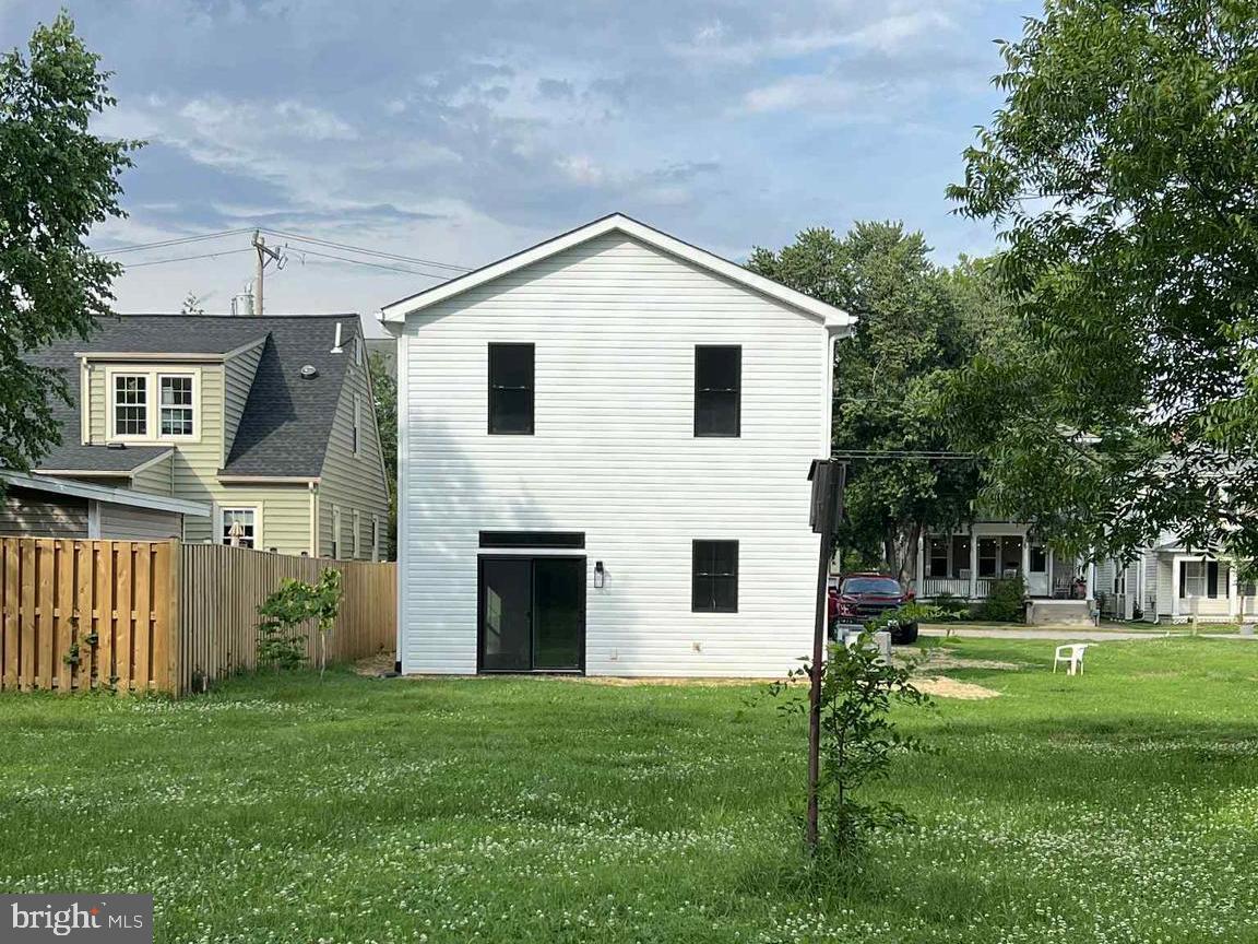 1606 CHARLES STREET