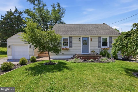 Homes For Sale - 1859 Farmington Avenue<br/> POTTSTOWN, PA 19464