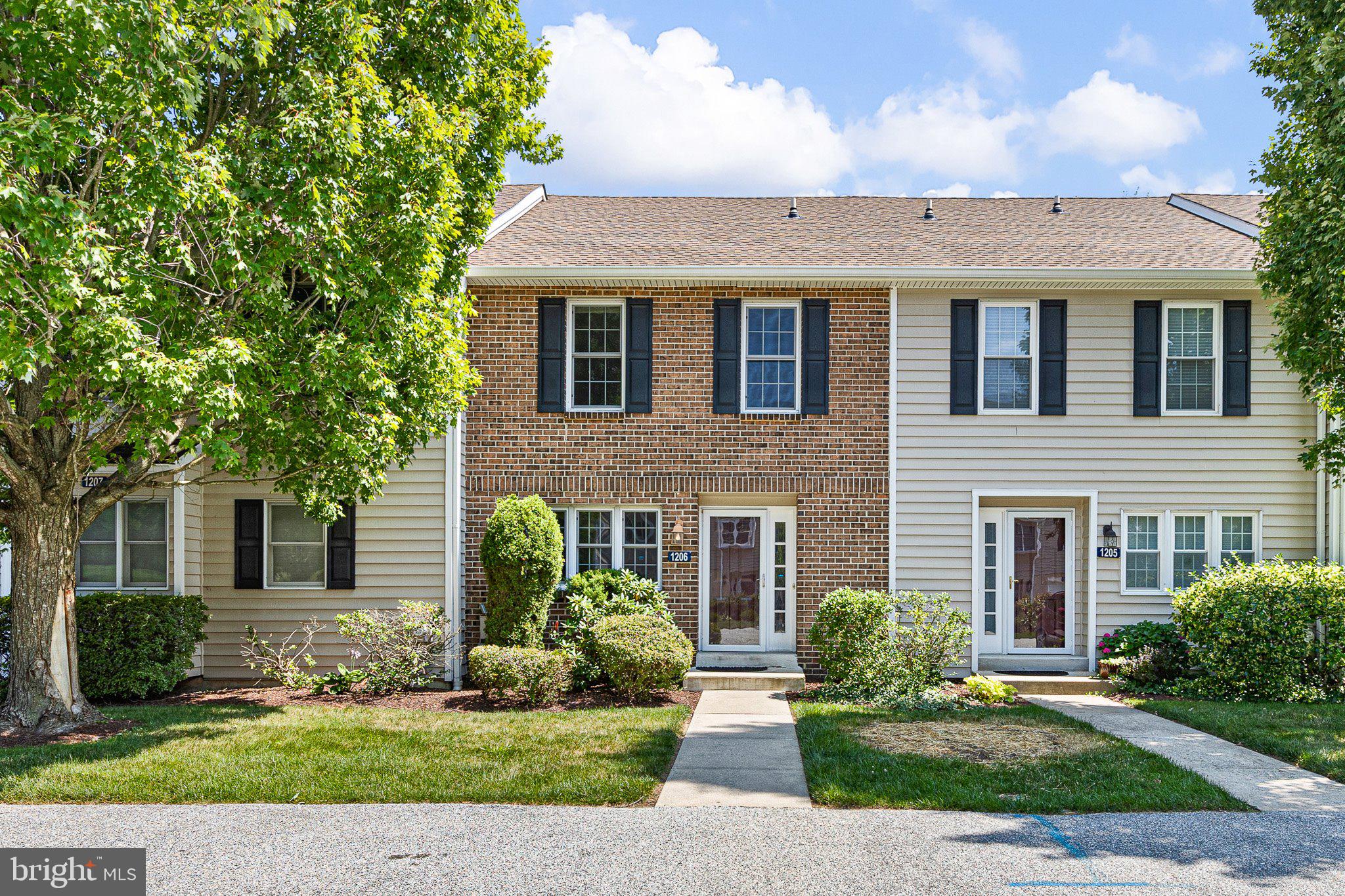 1206 N GLEN DRIVE