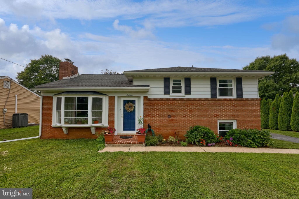 Photo of 19 Pleasant Drive, LANCASTER, PA 17602 (MLS # PALA2093324)