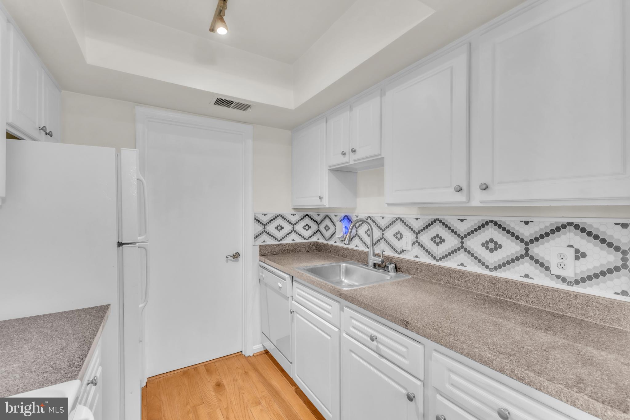 FLOWER HILL - Residential