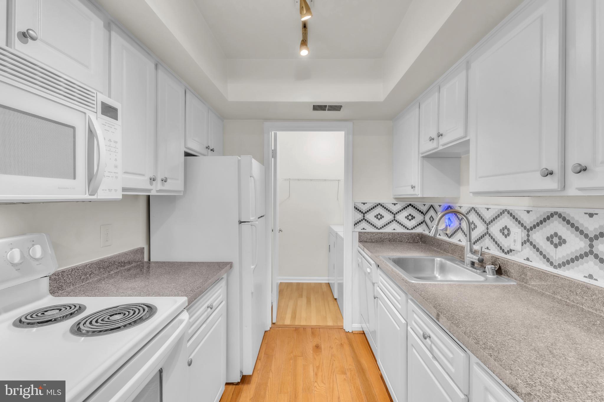 FLOWER HILL - Residential