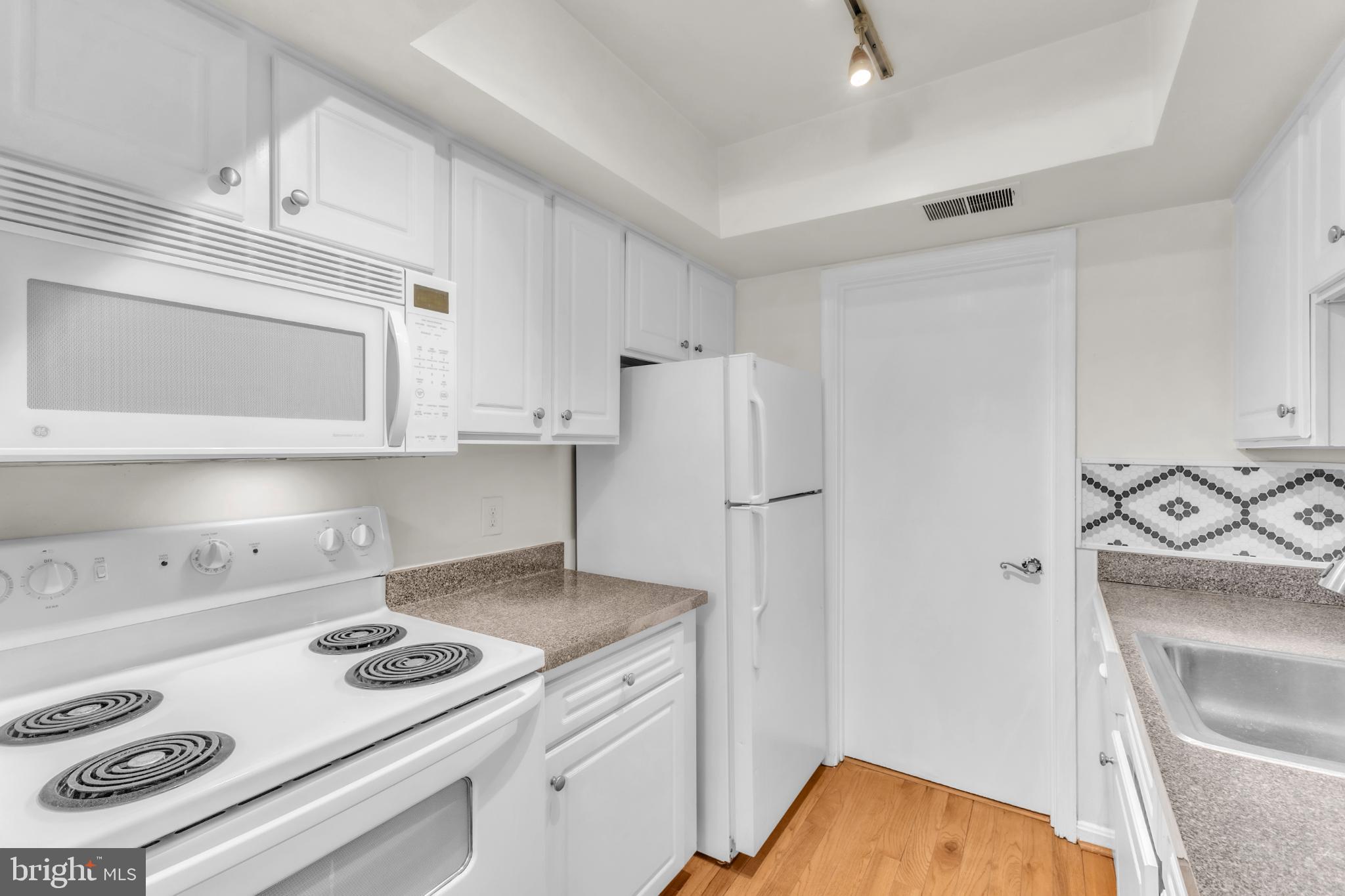 FLOWER HILL - Residential