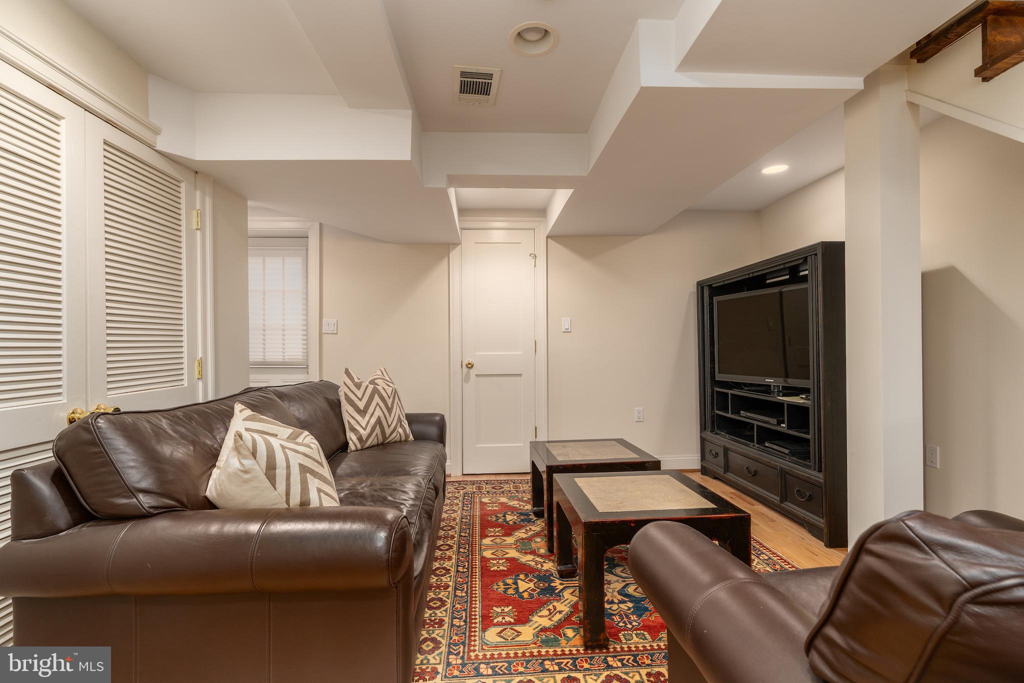 CAPITOL HILL - Residential