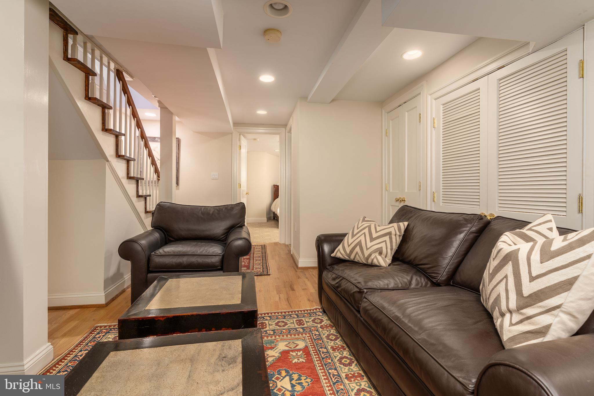 CAPITOL HILL - Residential