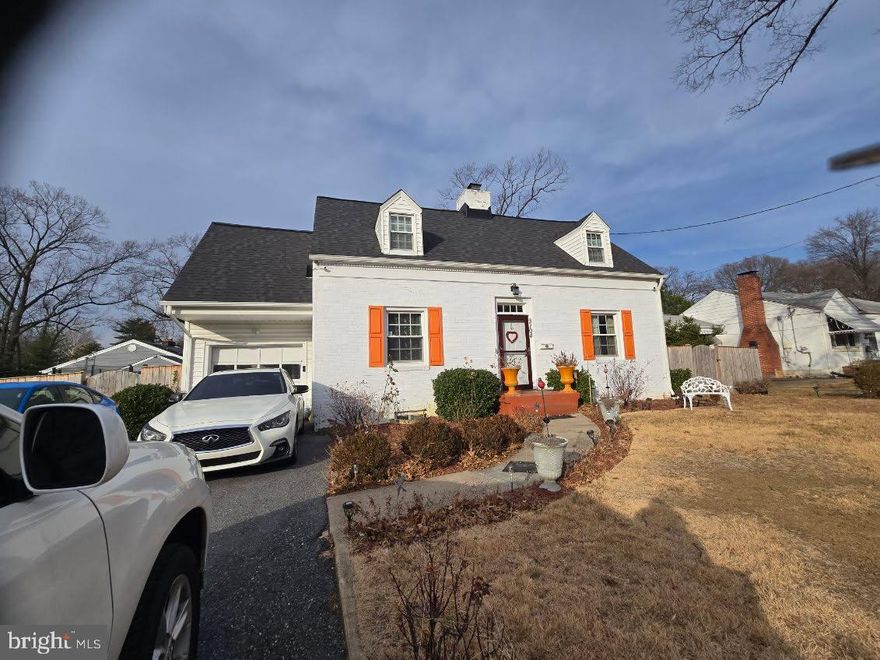 Quaint and well maintained detached home with a garage. Fully finished basement has in law suite with a full kitchen, 2 bedrooms and one full bath.  The roof was replaced in 2024.