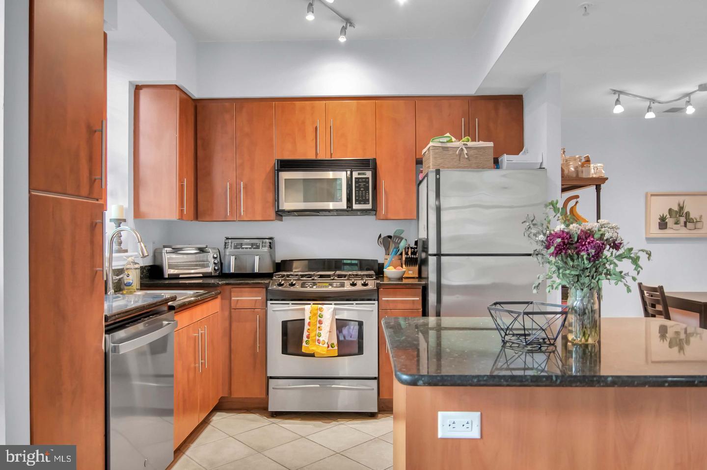 CLARENDON 1021 - Residential Lease