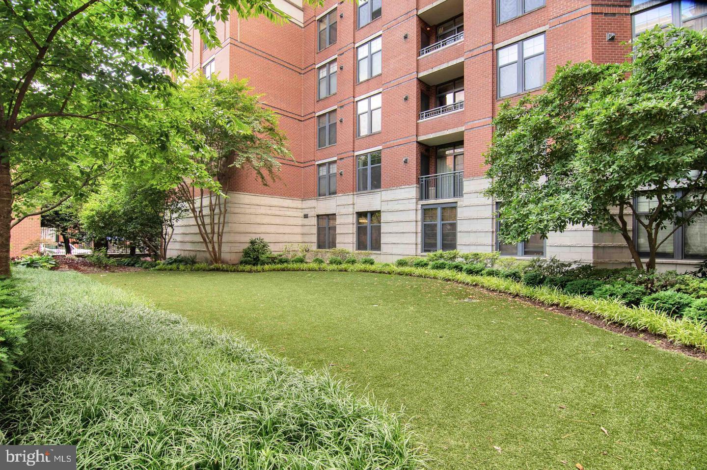 CLARENDON 1021 - Residential Lease