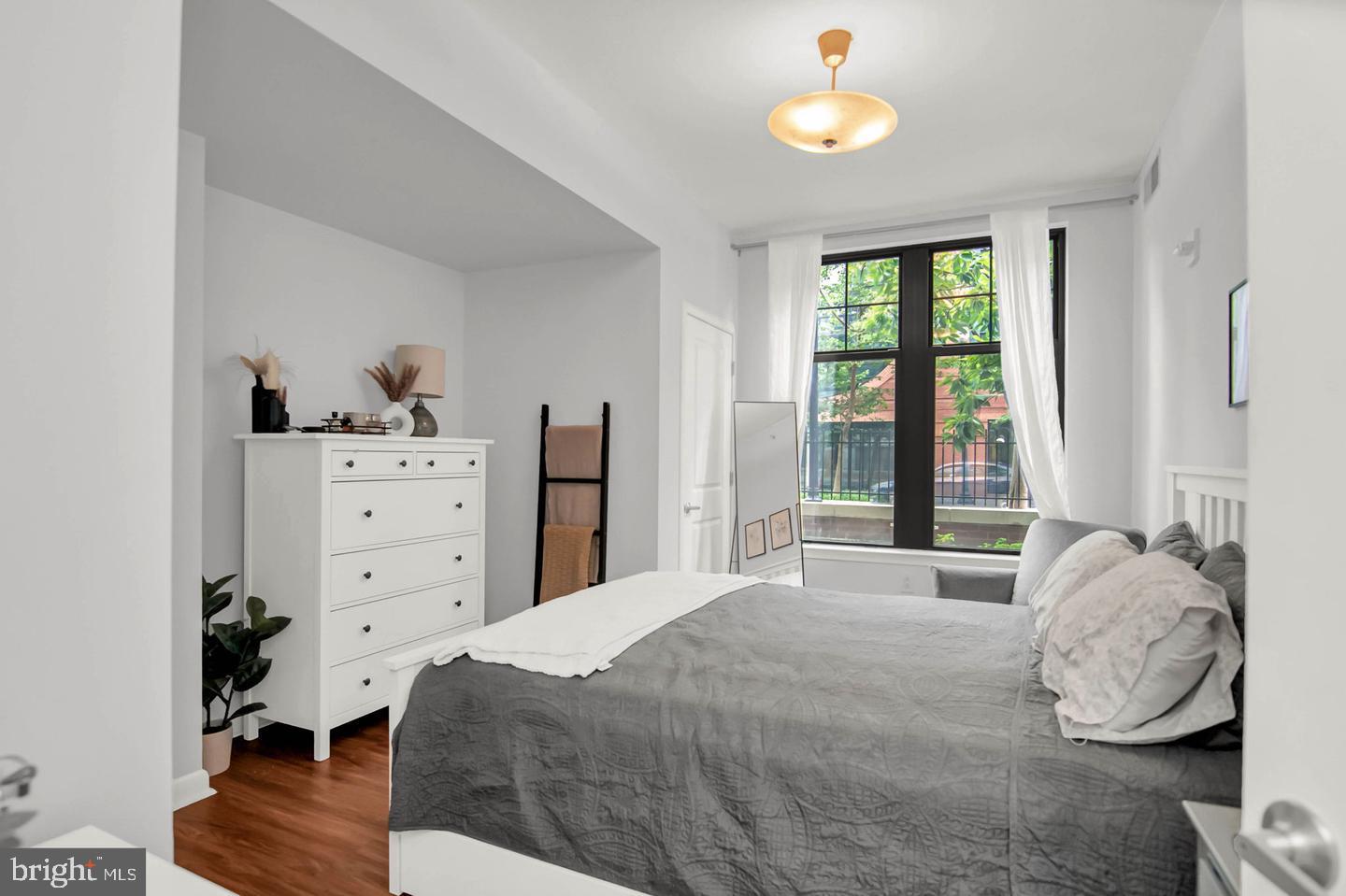 CLARENDON 1021 - Residential Lease