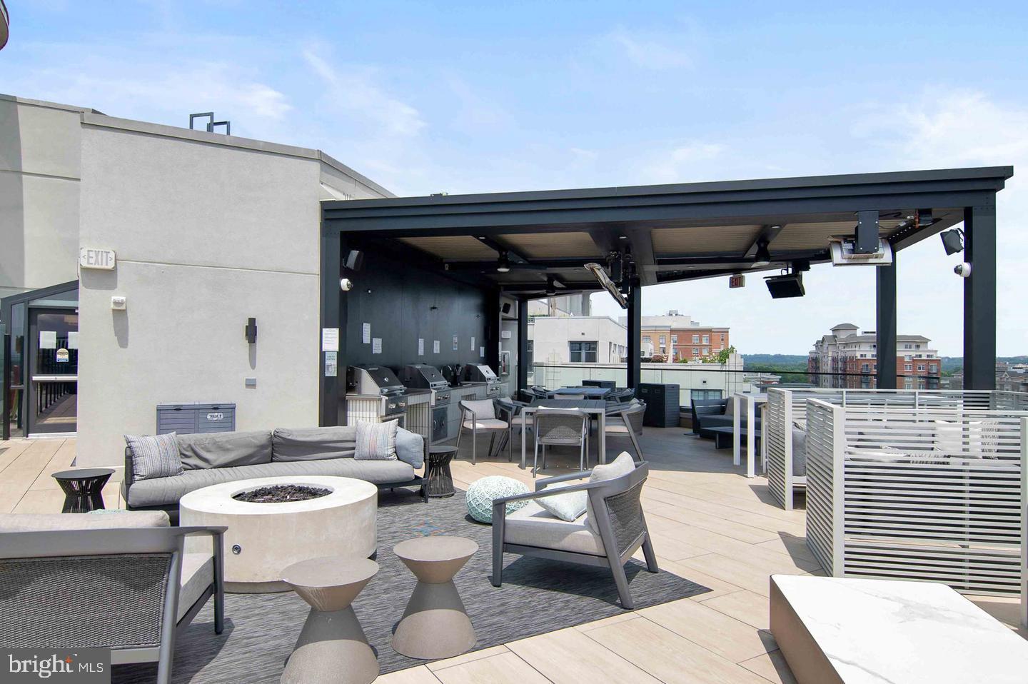 CLARENDON 1021 - Residential Lease