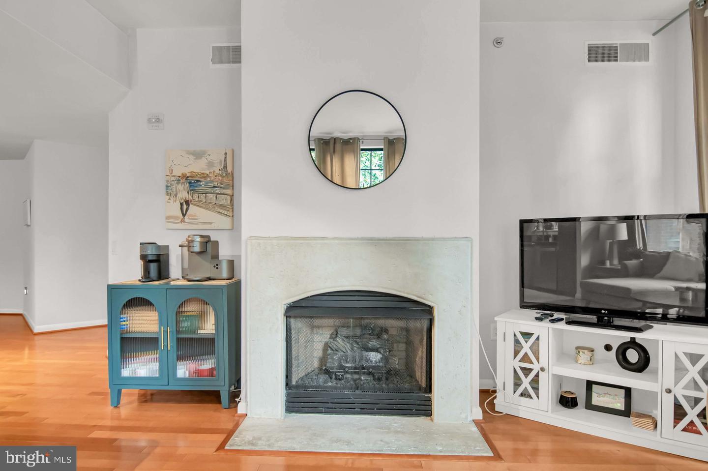 CLARENDON 1021 - Residential Lease