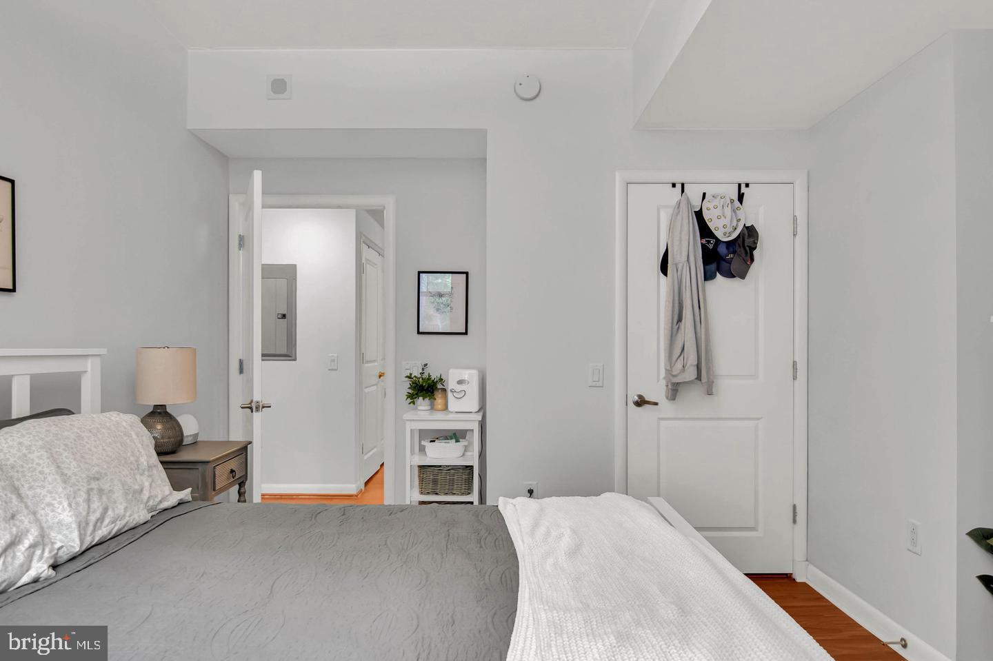 CLARENDON 1021 - Residential Lease