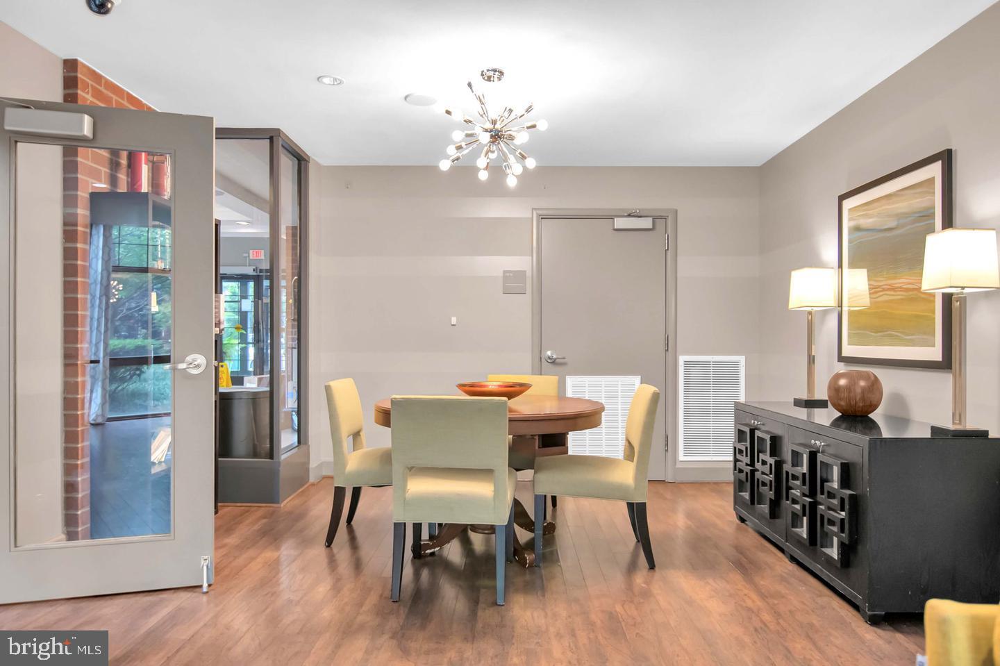 CLARENDON 1021 - Residential Lease