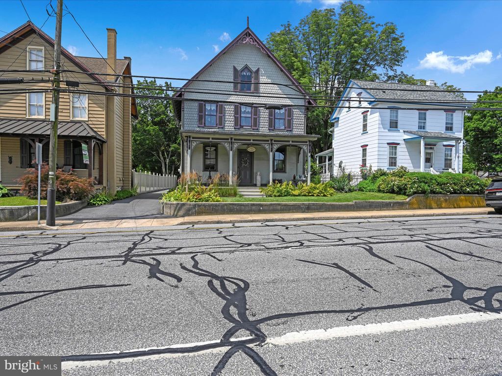 Photo of 2822 Willow Street Pike, WILLOW STREET, PA 17584 (MLS # PALA2073570)