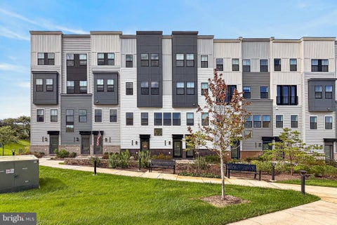 Townhouse For Rent - 14437 Glen Manor Drive<br/> CHANTILLY, VA 20151