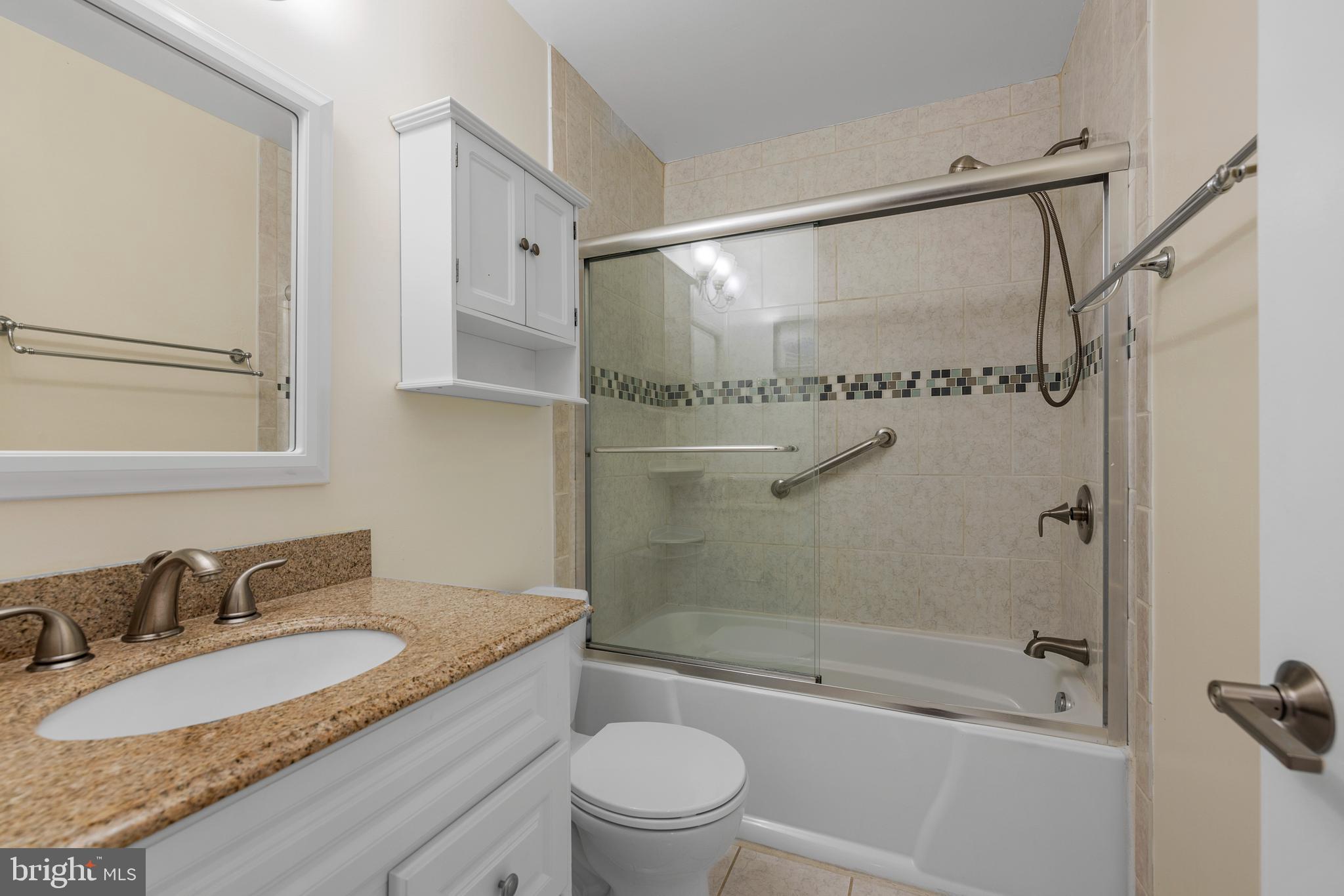 INVERNESS KNOLLS - Residential Lease