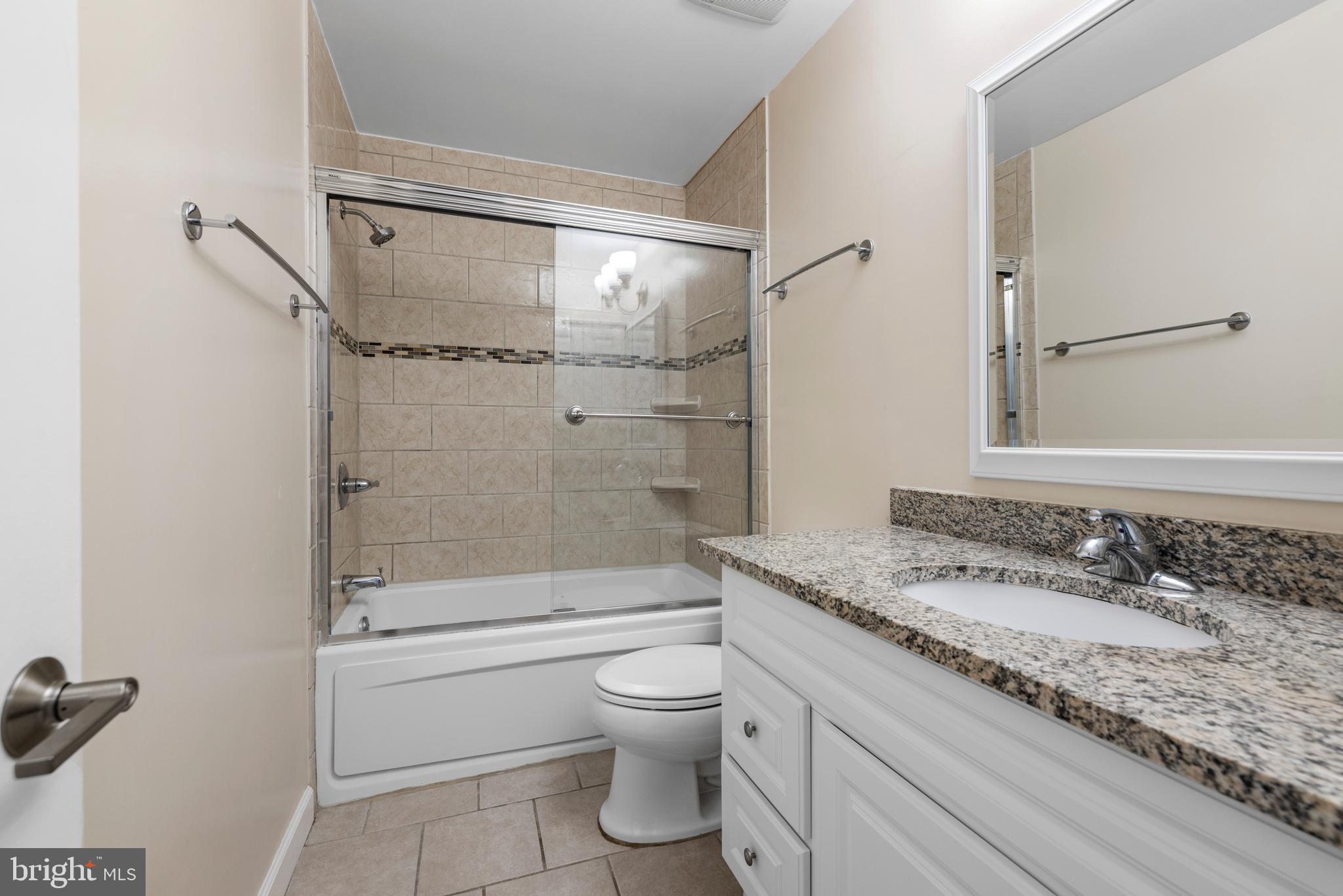 INVERNESS KNOLLS - Residential Lease