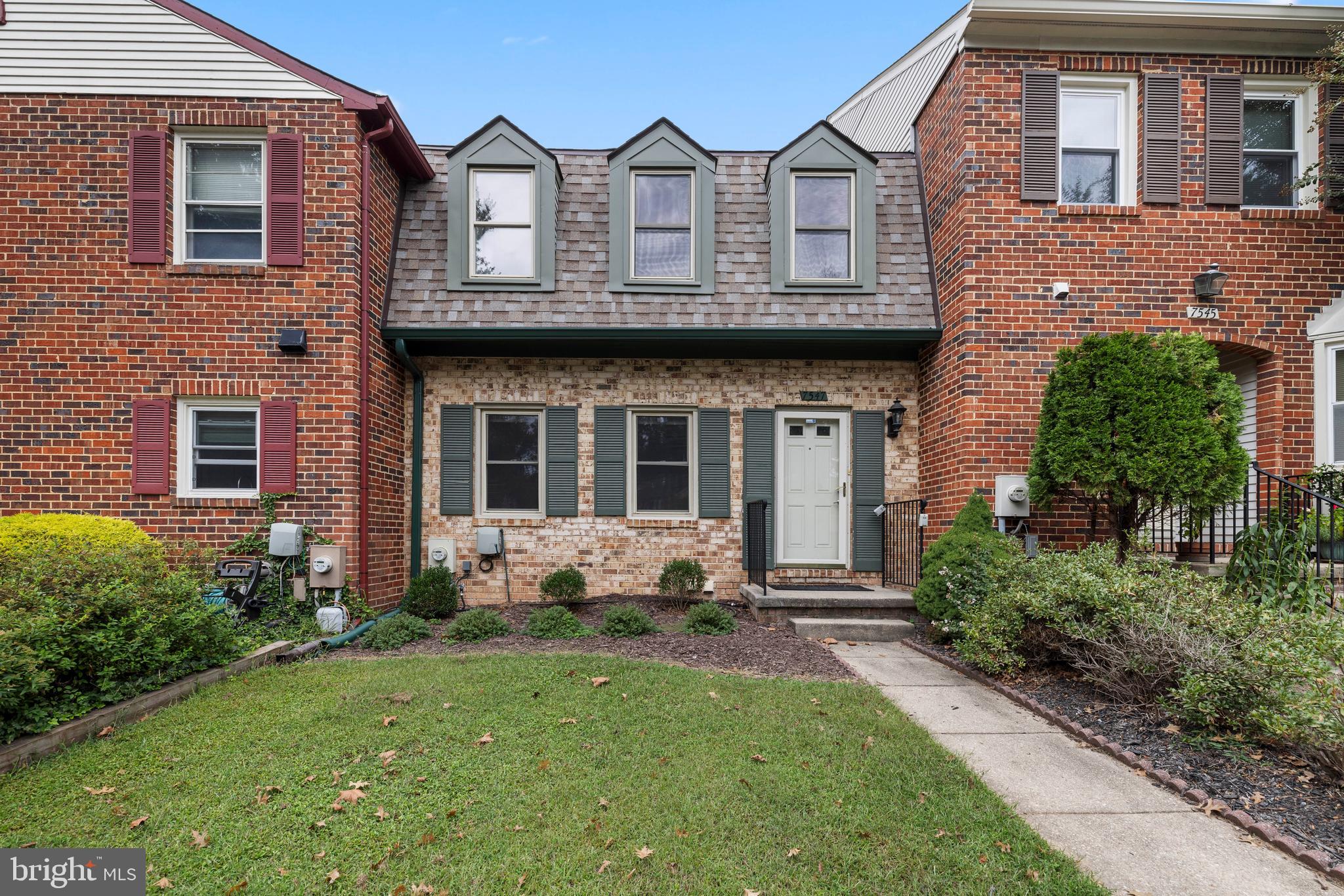 INVERNESS KNOLLS - Residential Lease