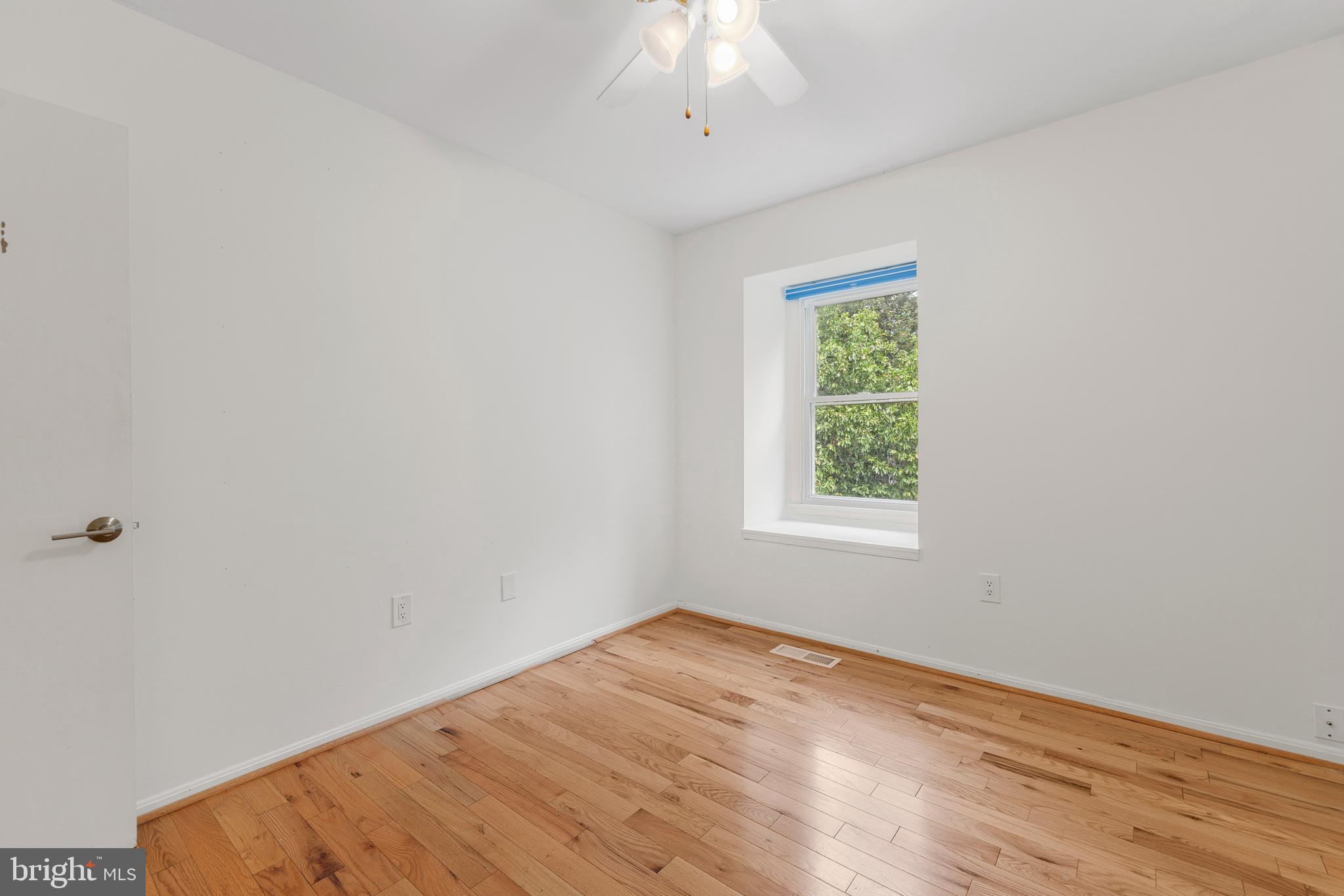 INVERNESS KNOLLS - Residential Lease